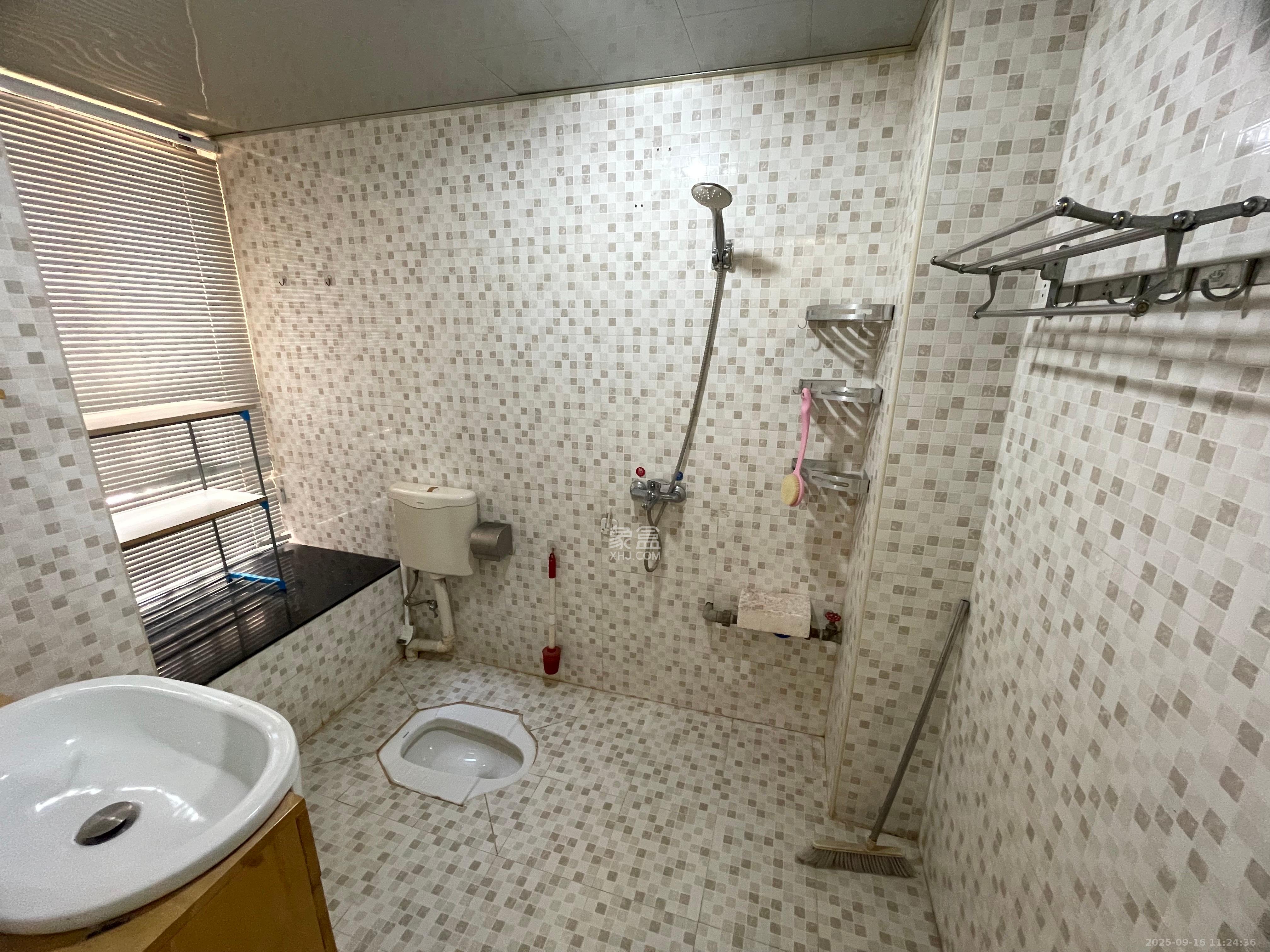 中城丽景香山园 2室2厅1卫 2400.0元/月 中城丽景香山园 2室2厅1卫 2400.0元/月室内图