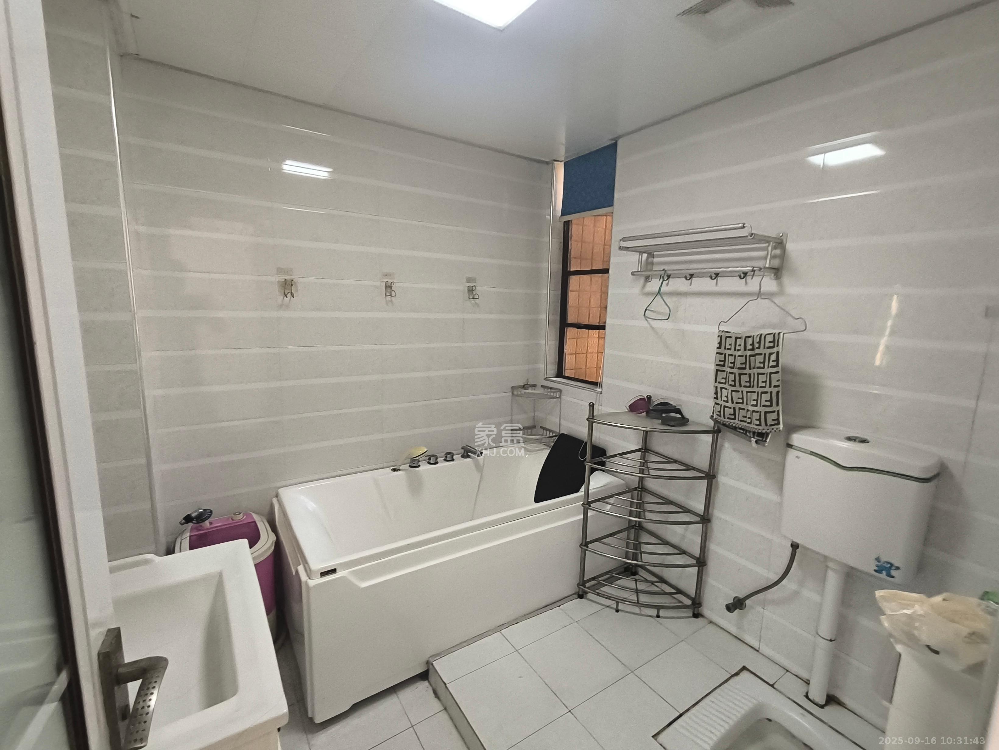 山语城二期 3室2厅2卫 2500.0元/月 山语城二期 3室2厅2卫 2500.0元/月室内图