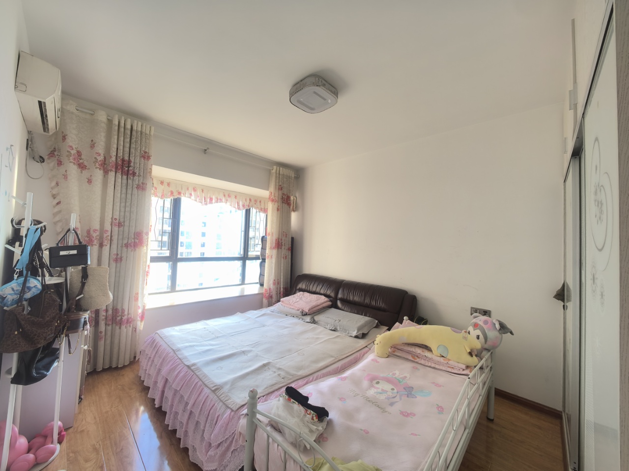 曼哈顿花园  2室2厅1卫    45.0万 曼哈顿花园  2室2厅1卫    45.0万室内图