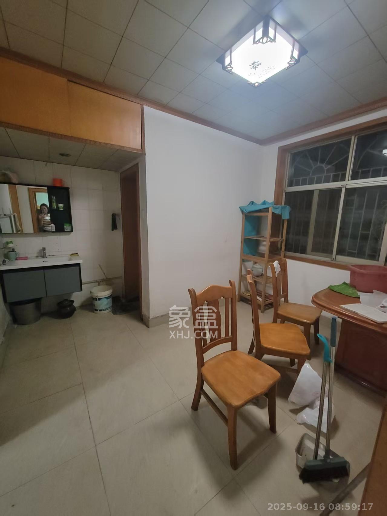 无线电信宿舍 3室2厅1卫 2200.0元/月 无线电信宿舍 3室2厅1卫 2200.0元/月室内图