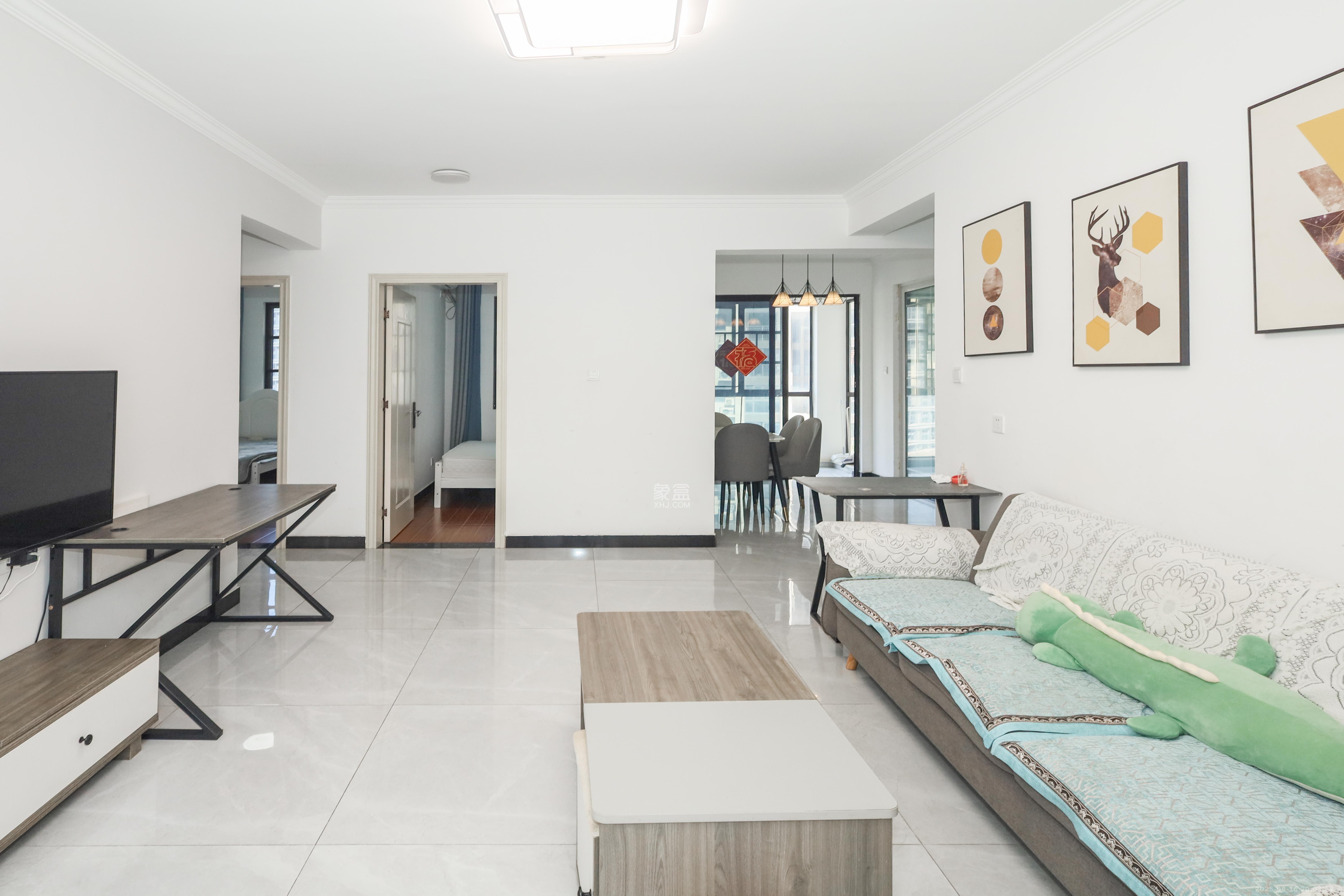 中国铁建梅溪青秀二期  4室2厅2卫    142.0万客厅