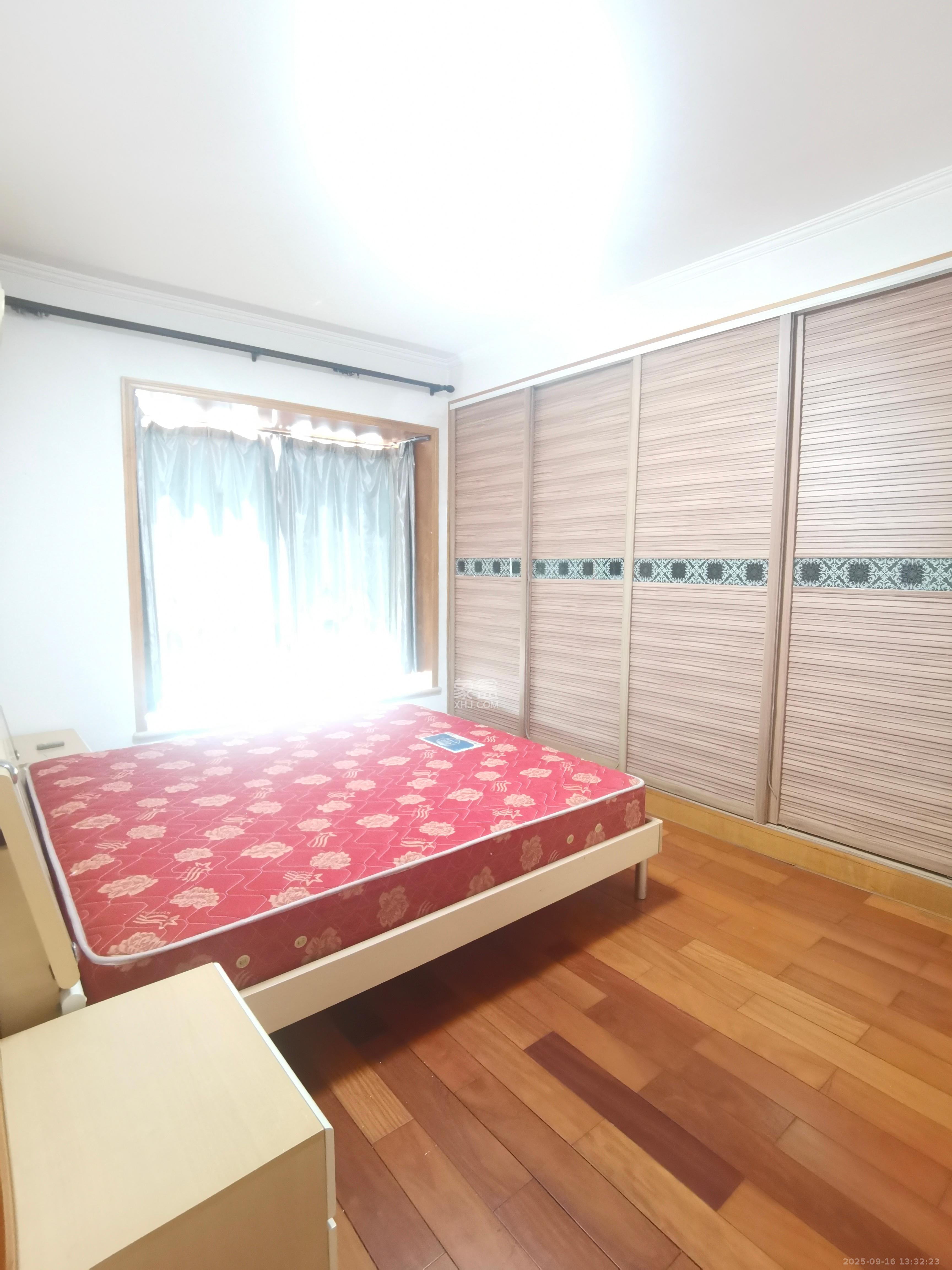 奥克大厦  3室2厅2卫   3200.00元/月