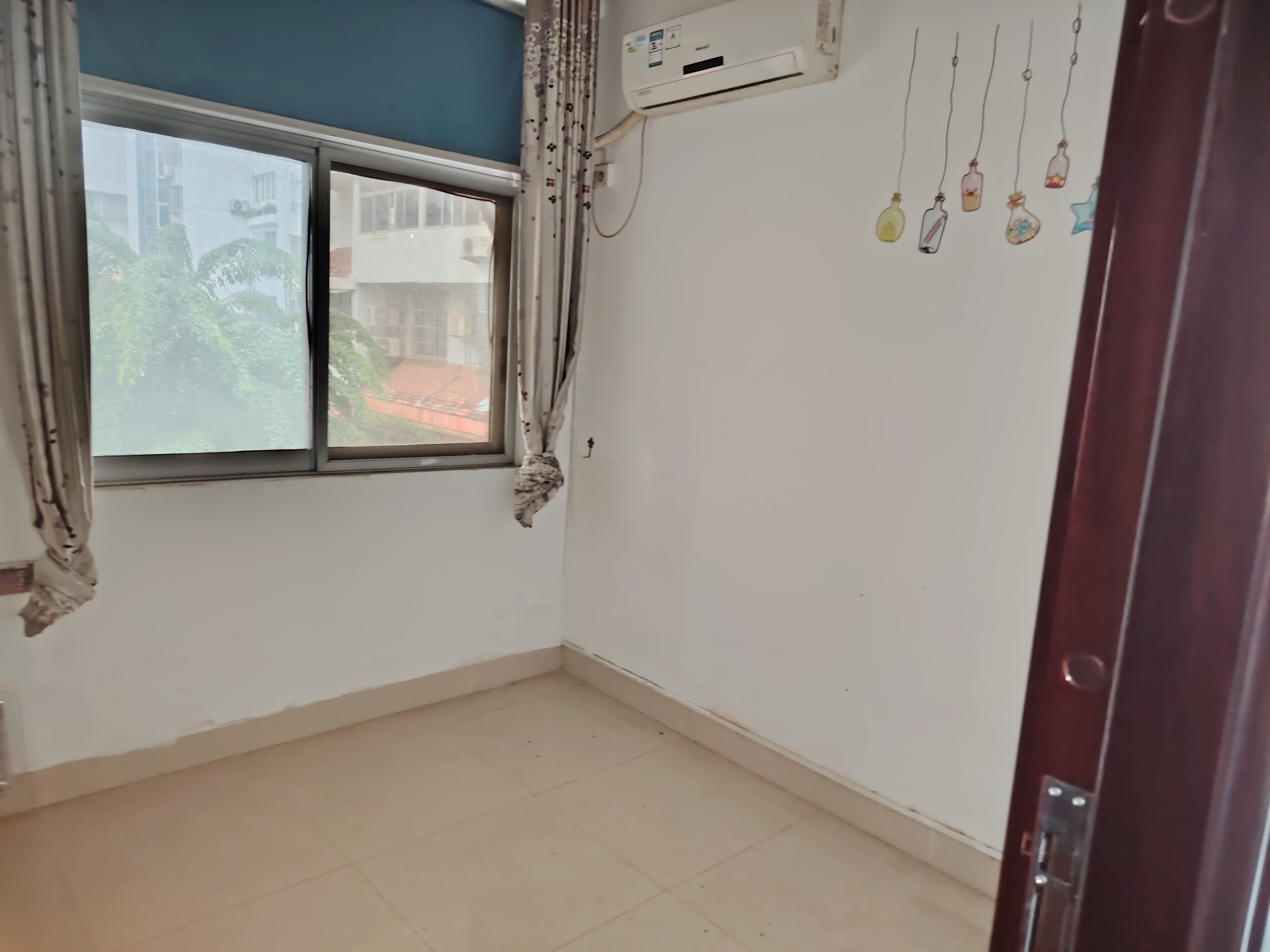 顺发新村 3室2厅1卫 2600.0元/月 顺发新村 3室2厅1卫 2600.0元/月室内图