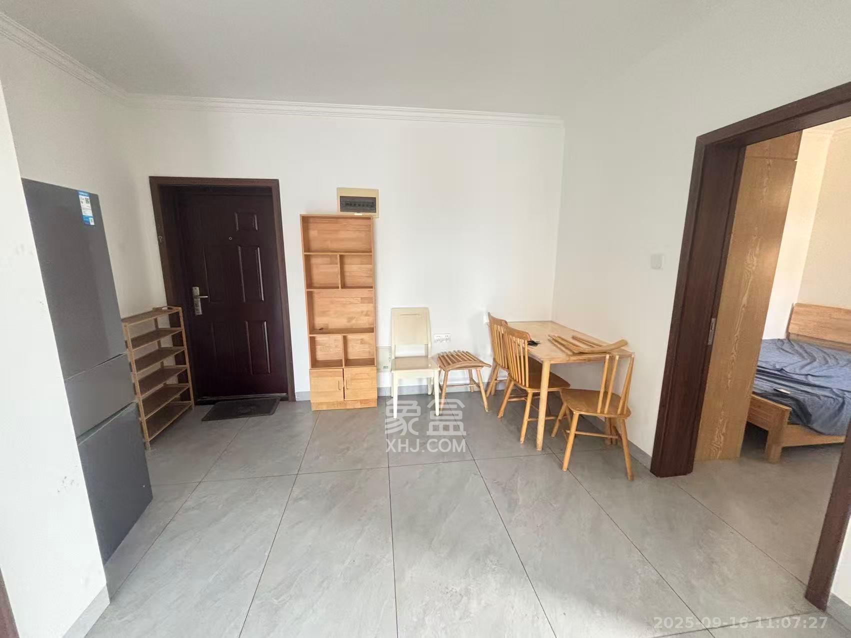 七里香榭  2室2厅1卫    1800.0元/月室内图