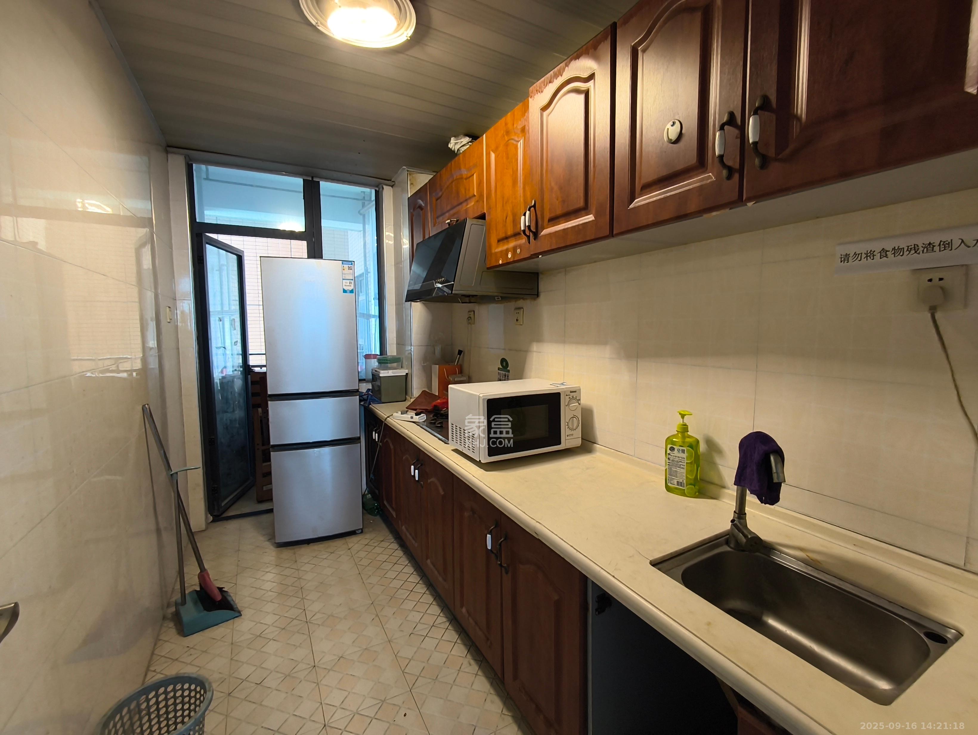 融圣国际 3室2厅2卫 3600.0元/月 融圣国际 3室2厅2卫 3600.0元/月室内图