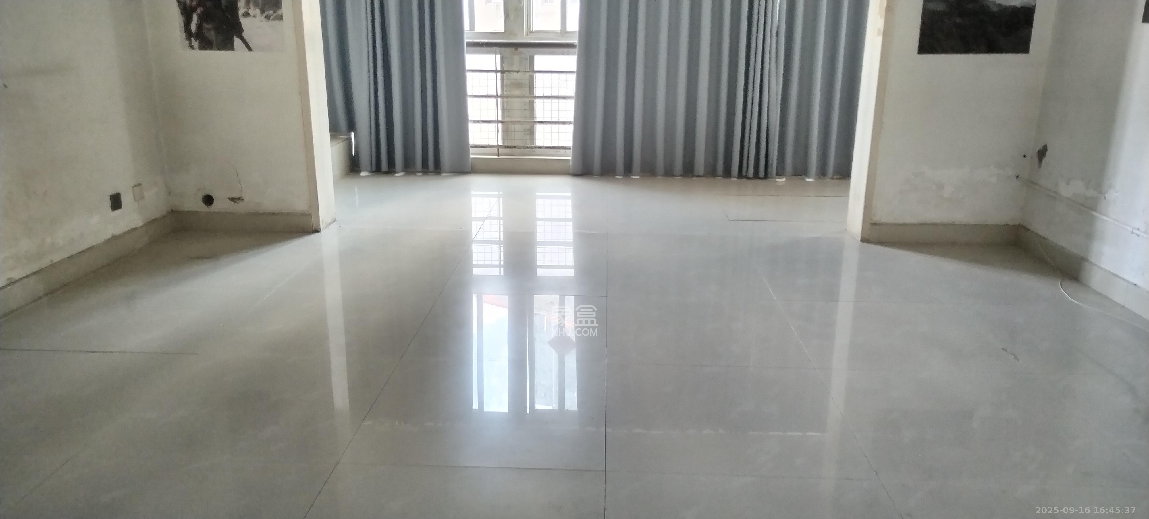 华银园  3室2厅2卫    3000.0元/月 华银园  3室2厅2卫    3000.0元/月室内图1