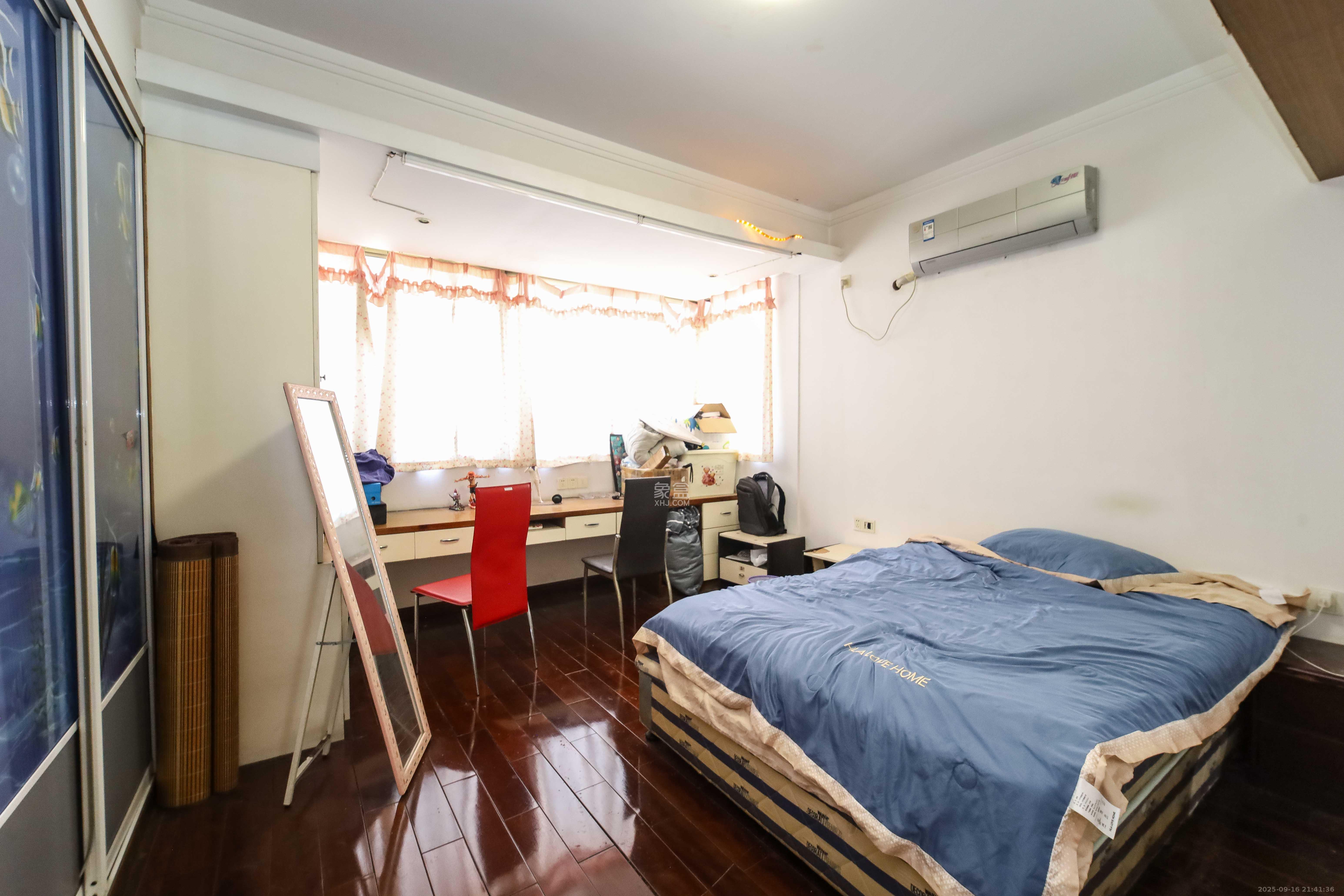 康欣园 3室2厅2卫 88.0万 康欣园 3室2厅2卫 88.0万卧室