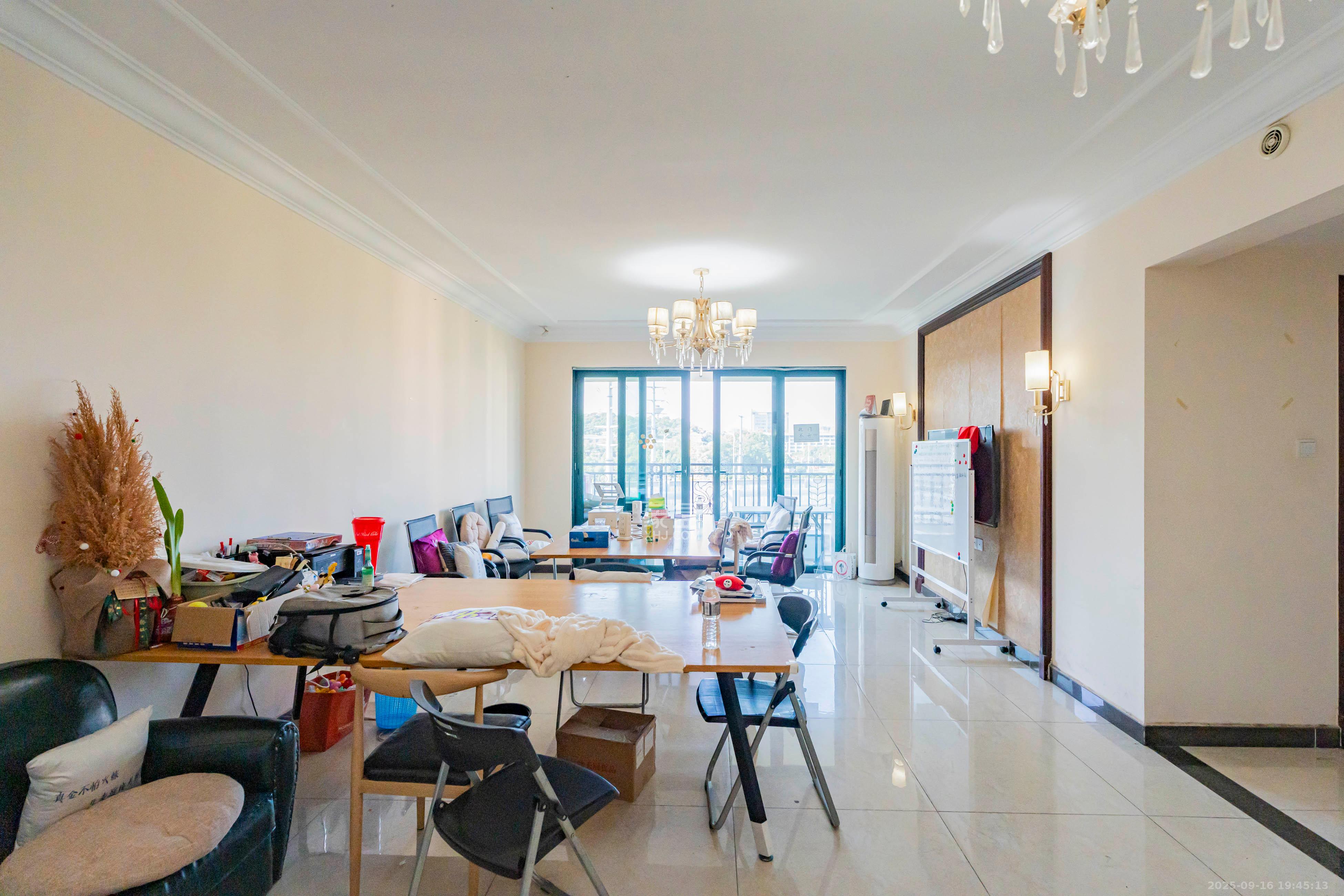 恒大雅苑  3室2厅2卫    115.0万 恒大雅苑  3室2厅2卫    115.0万