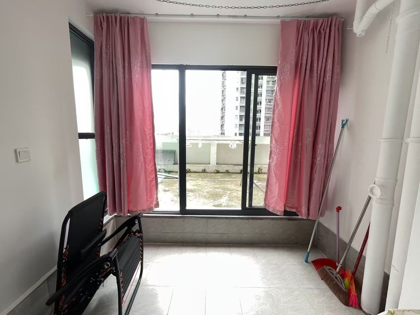 坡博家园四区 3室2厅1卫 2700.0元/月 坡博家园四区 3室2厅1卫 2700.0元/月室内图