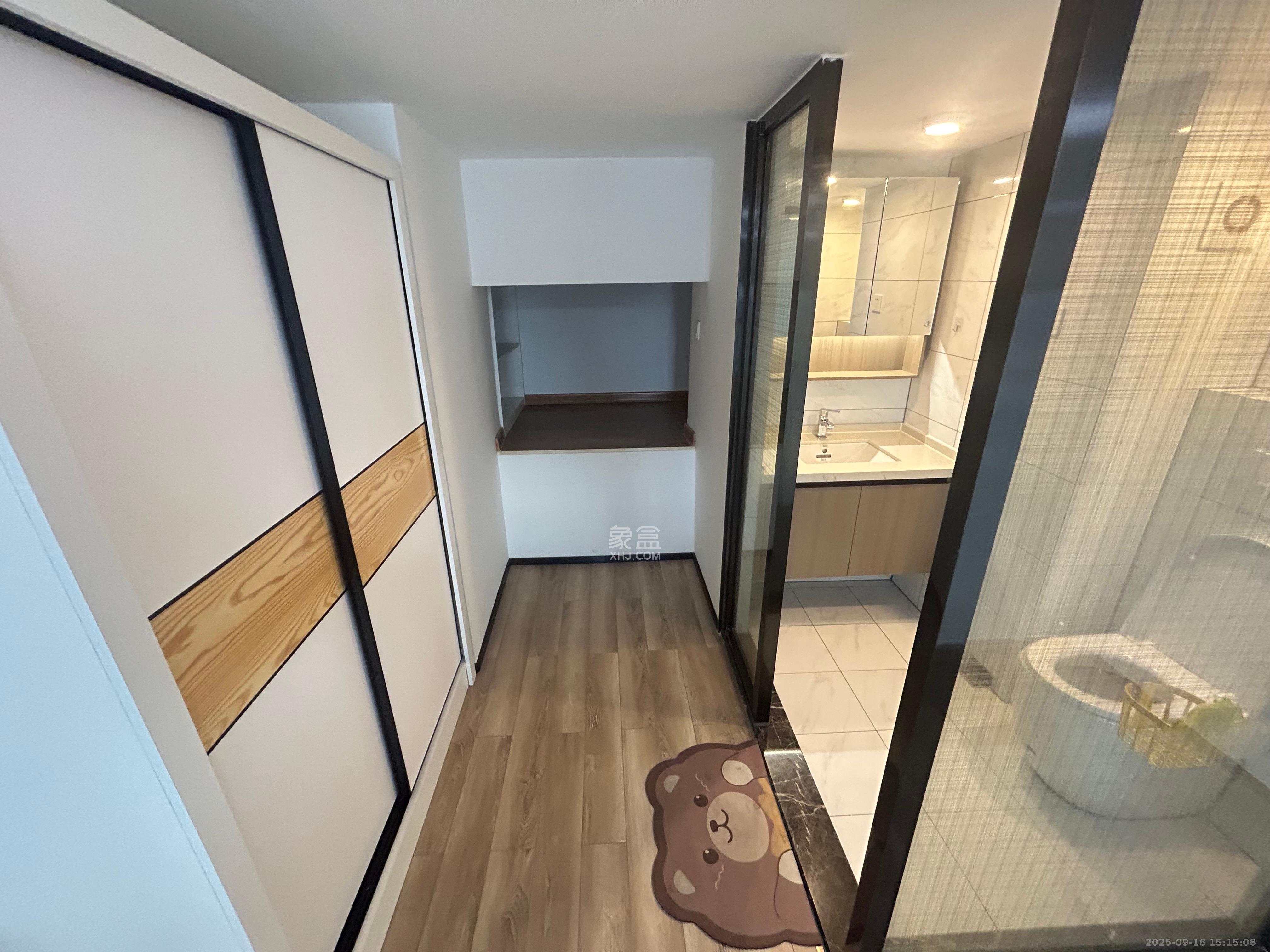 藏珑湖上公馆  1室1厅1卫    2000.0元/月室内图