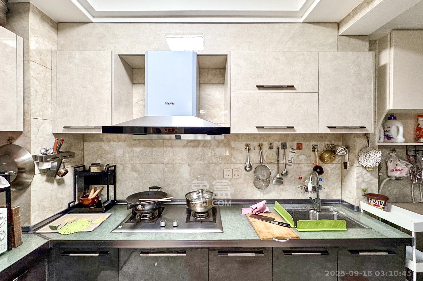 海林馨香雅苑  3室2厅2卫    103.8万厨房