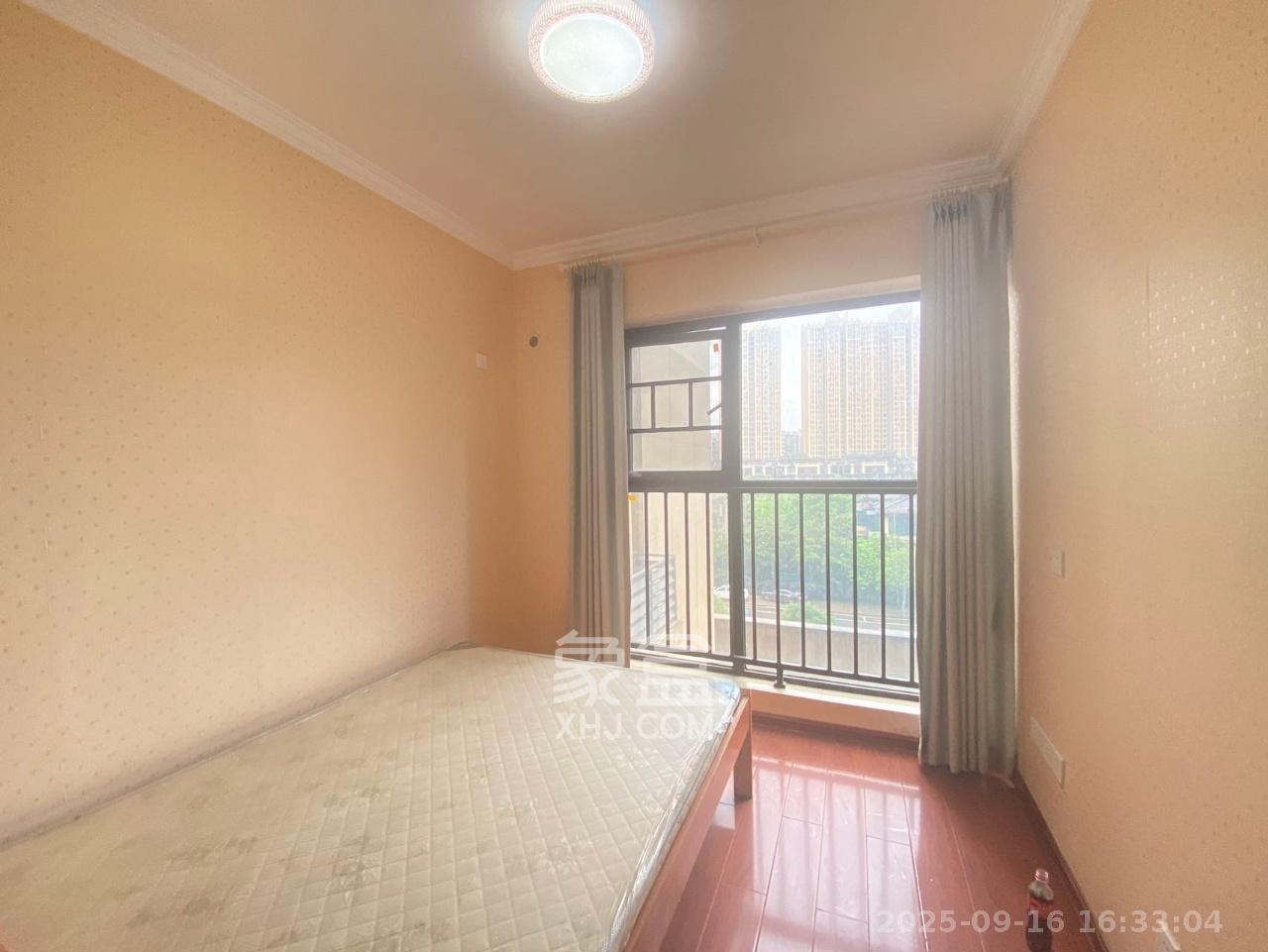 卓越蔚蓝城邦  3室2厅2卫    2100.0元/月室内图