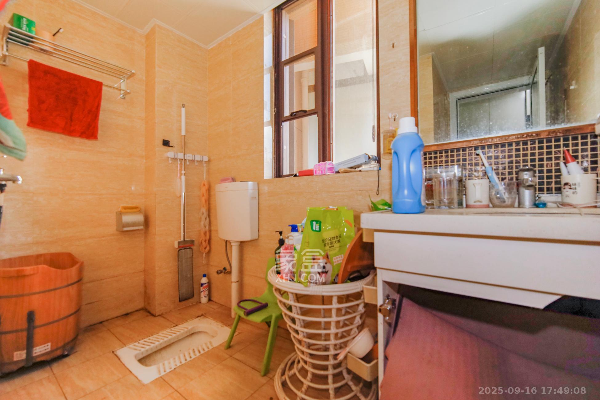 五江天街南区  3室2厅1卫    90.0万卫生间