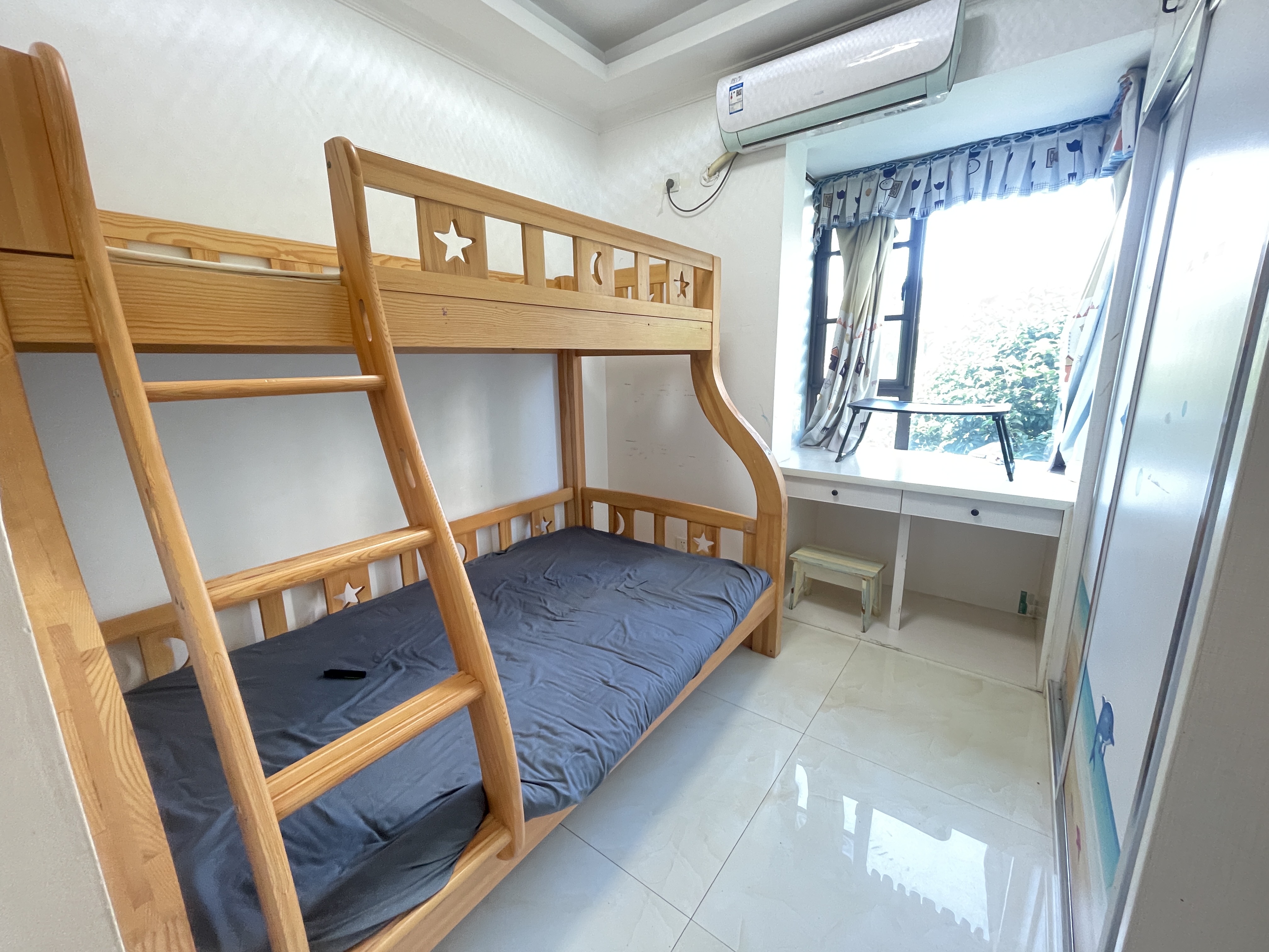 滨江一号（丰泰花园）  3室2厅1卫    2300.0元/月户型图