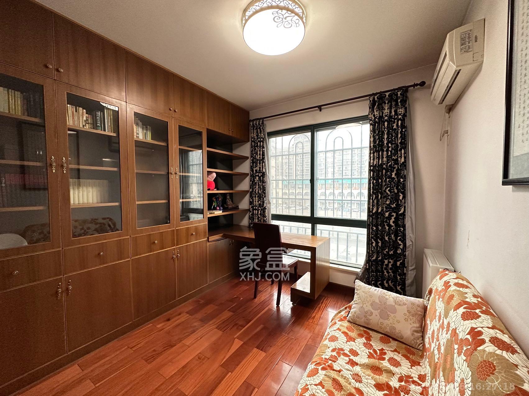 星城世家  3室2厅2卫    3200.0元/月室内图