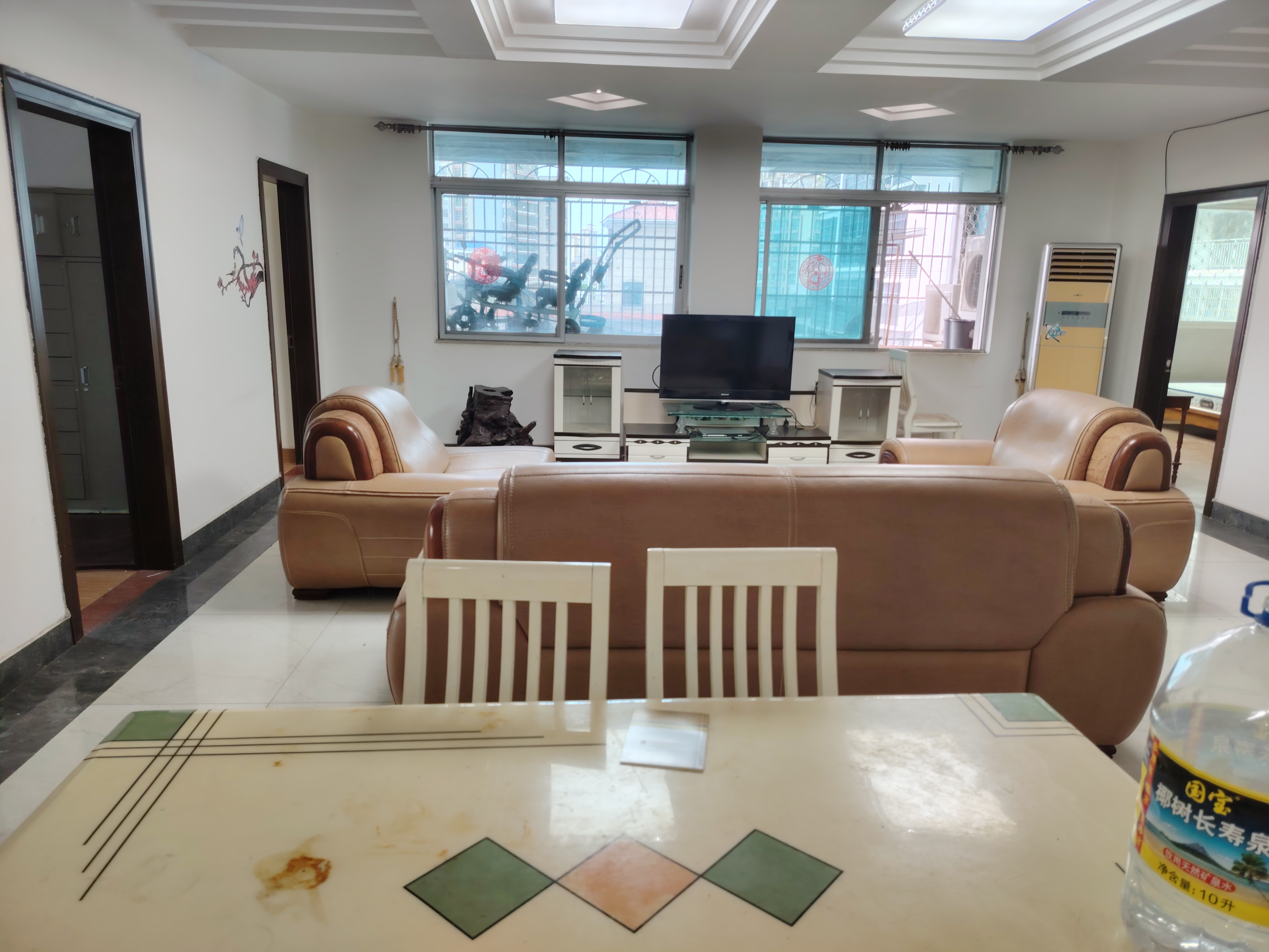 顺发新村  4室2厅2卫   2600.00元/月室内图