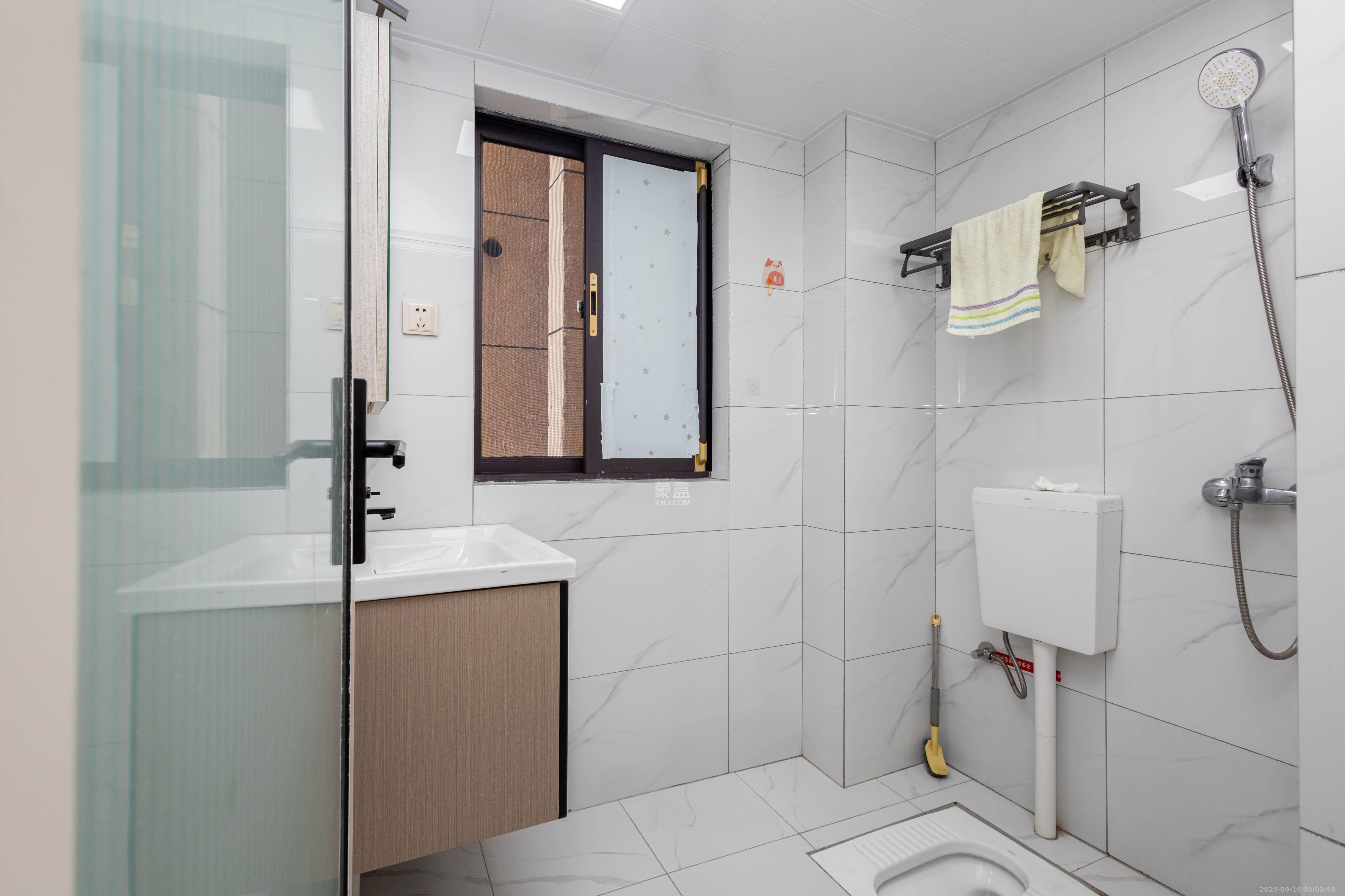 东方美地  4室2厅2卫    109.5万卫生间