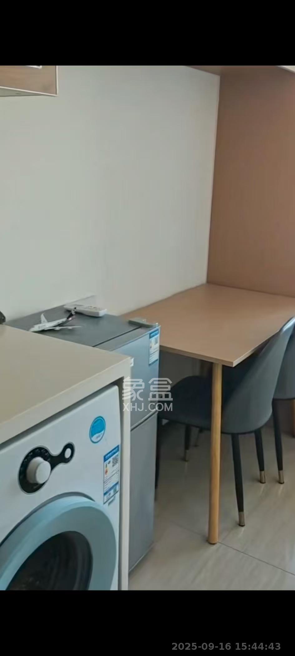 恒大时代广场  1室0厅1卫    850.0元/月 恒大时代广场  1室0厅1卫    850.0元/月室内图1