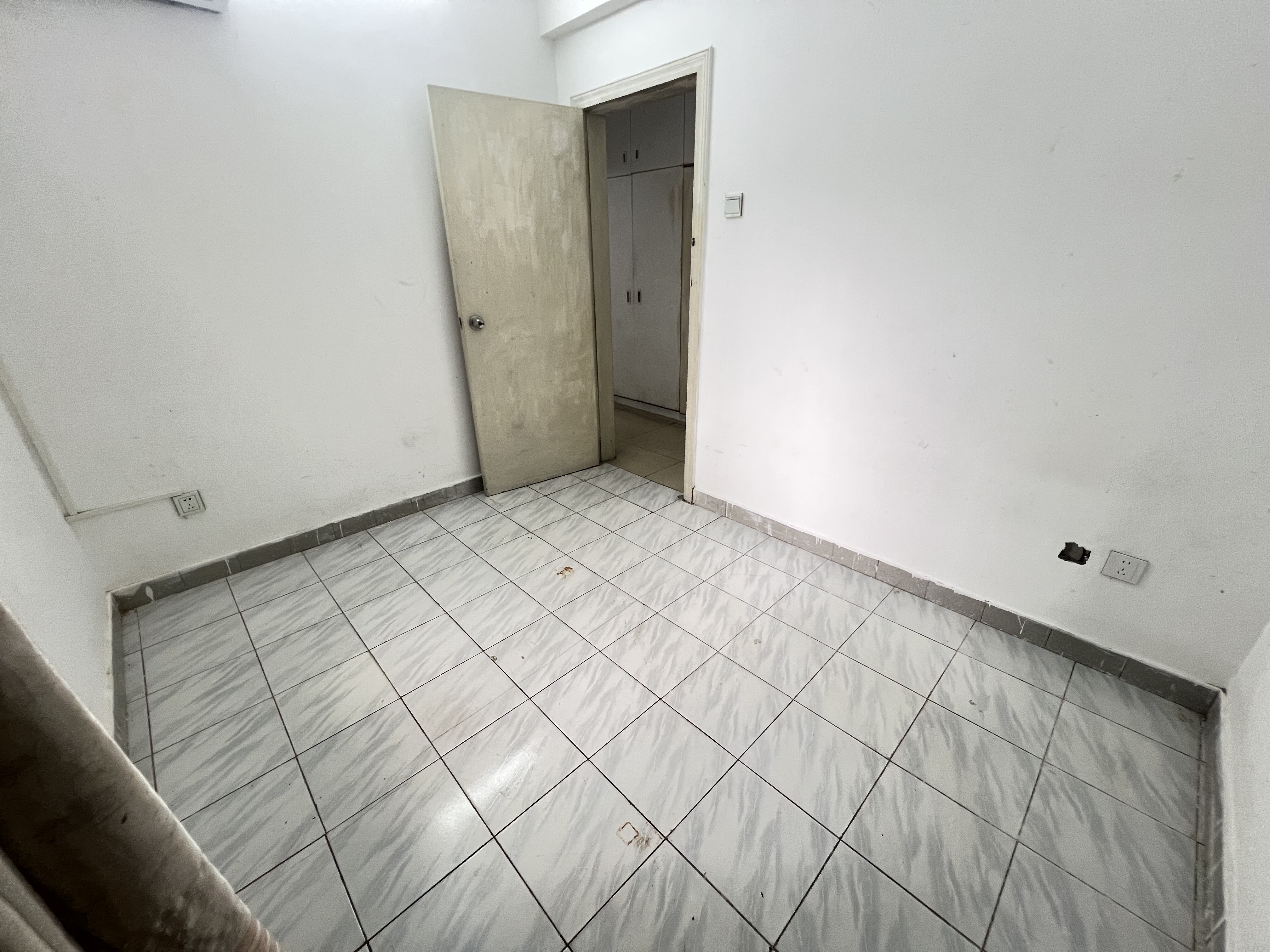 富豪大厦(富豪花园)  3室2厅1卫    2300.0元/月室内图