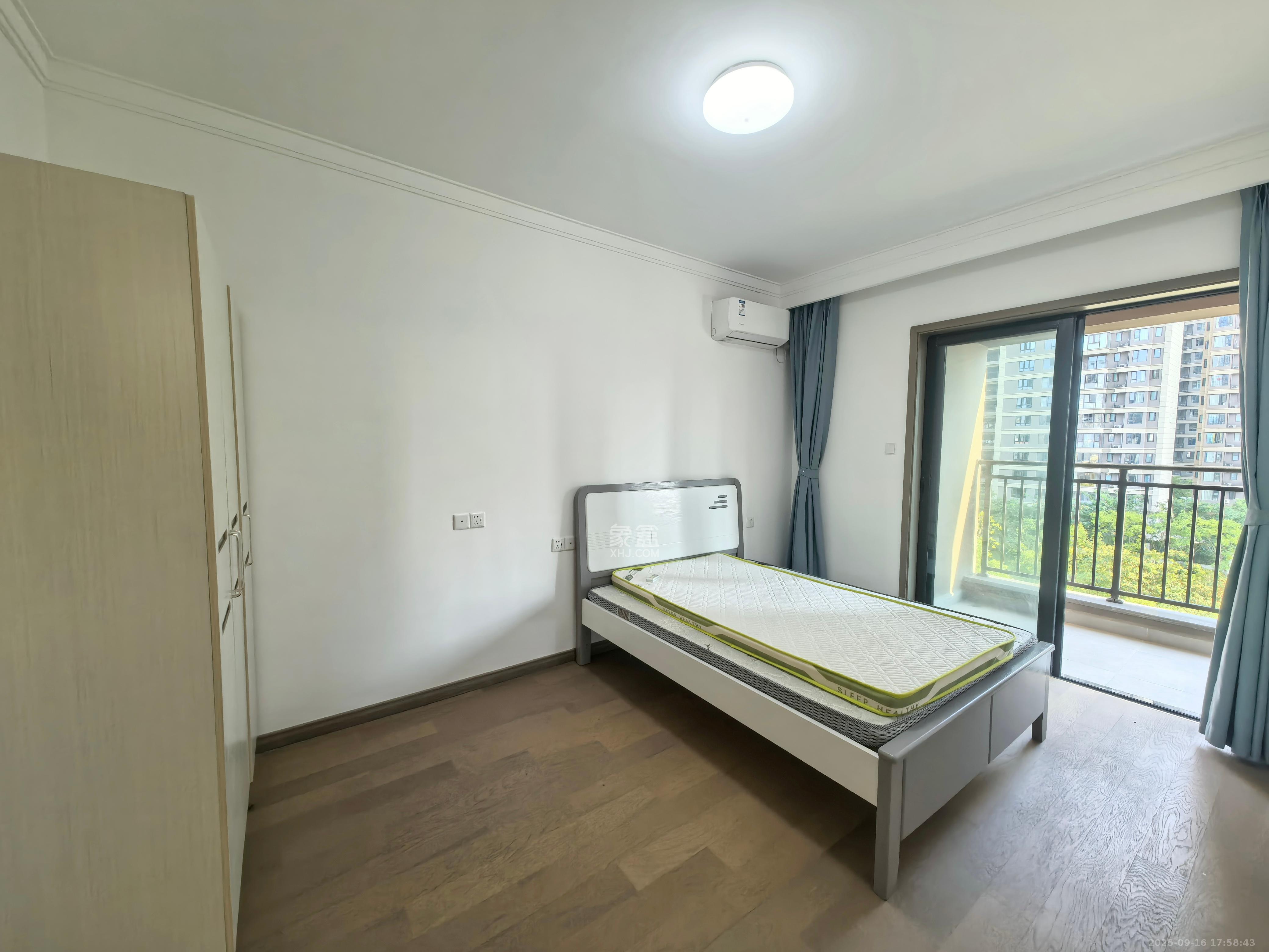 越秀亲爱里  5室2厅2卫    3280.0元/月室内图