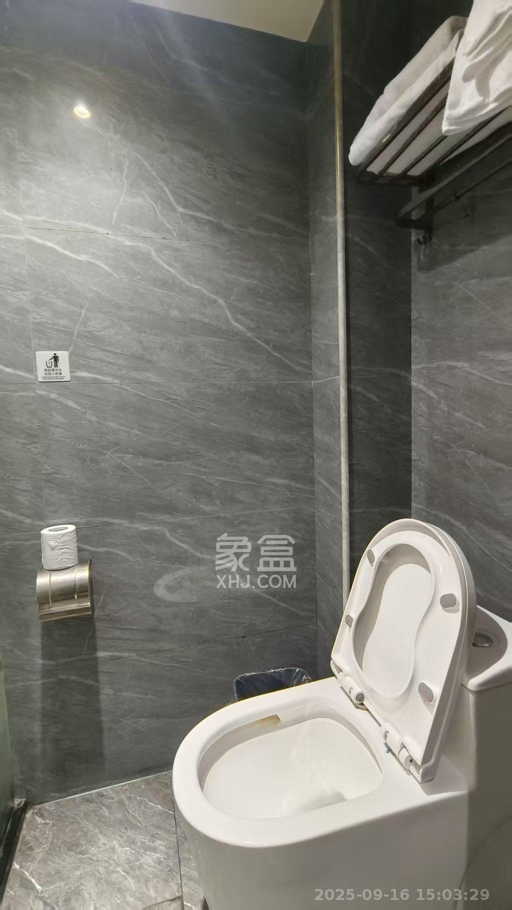 保利香槟国际  1室1厅1卫    1400.0元/月室内图