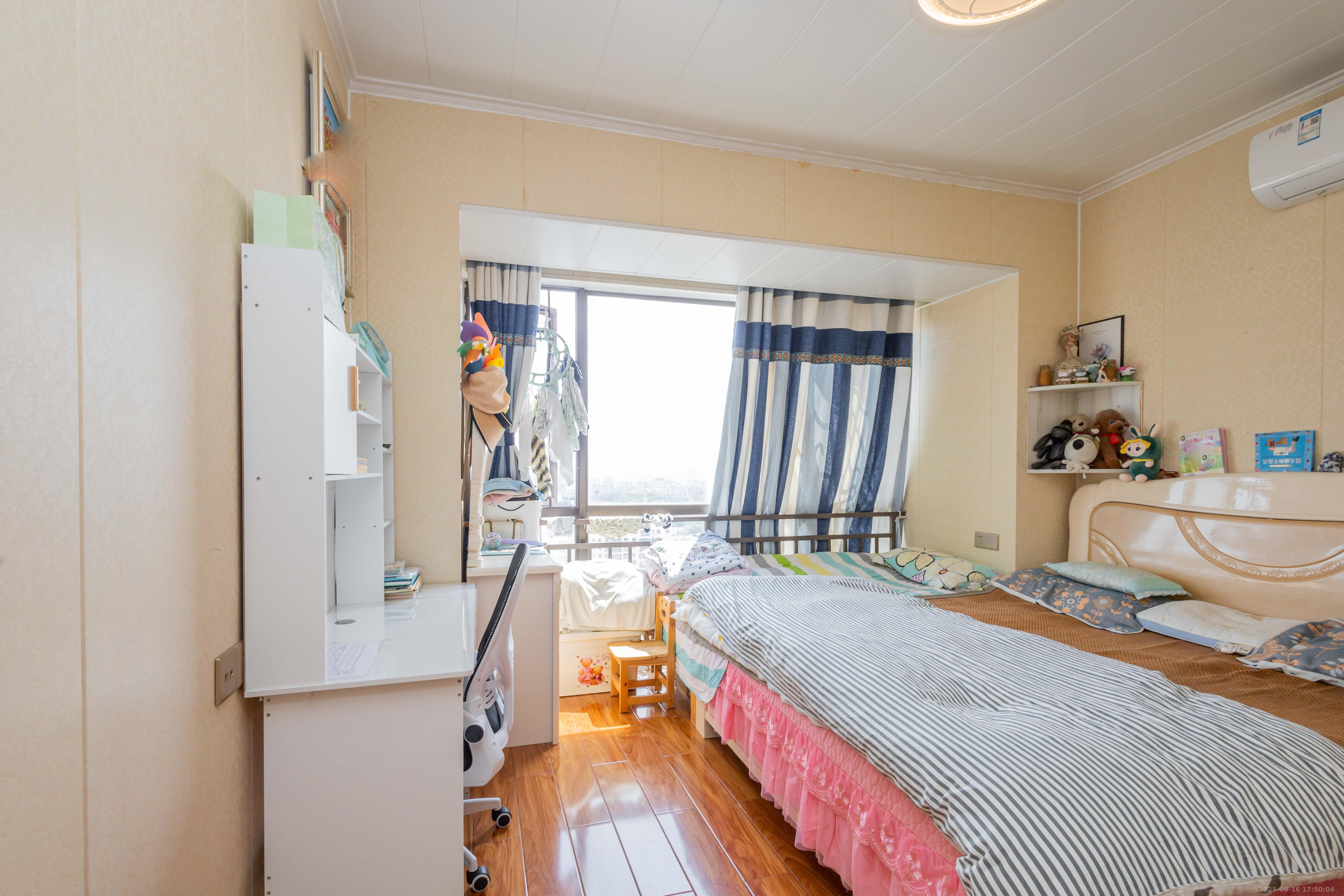 旭辉华庭  2室1厅1卫    39.0万卧室