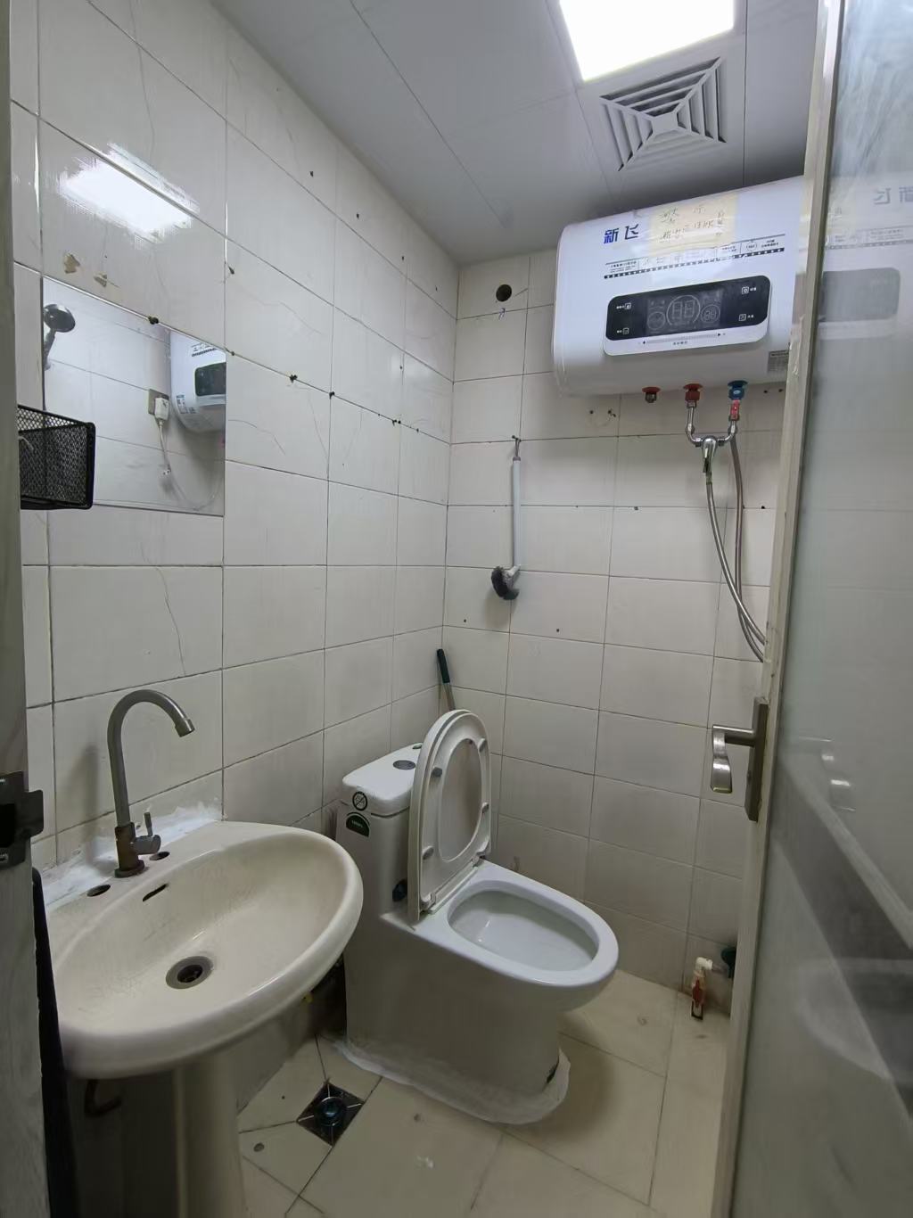 华昌大厦  1室1厅1卫    1400.0元/月 华昌大厦  1室1厅1卫    1400.0元/月室内图