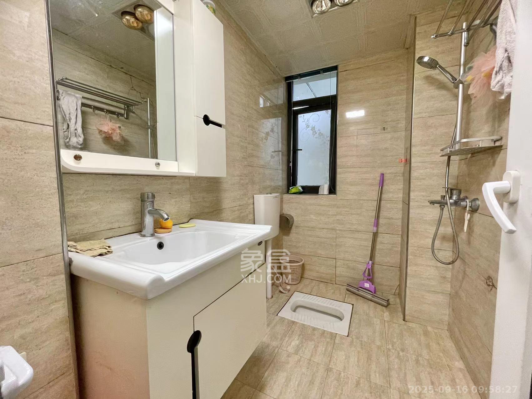 华城广场  2室2厅1卫    3000.0元/月室内图