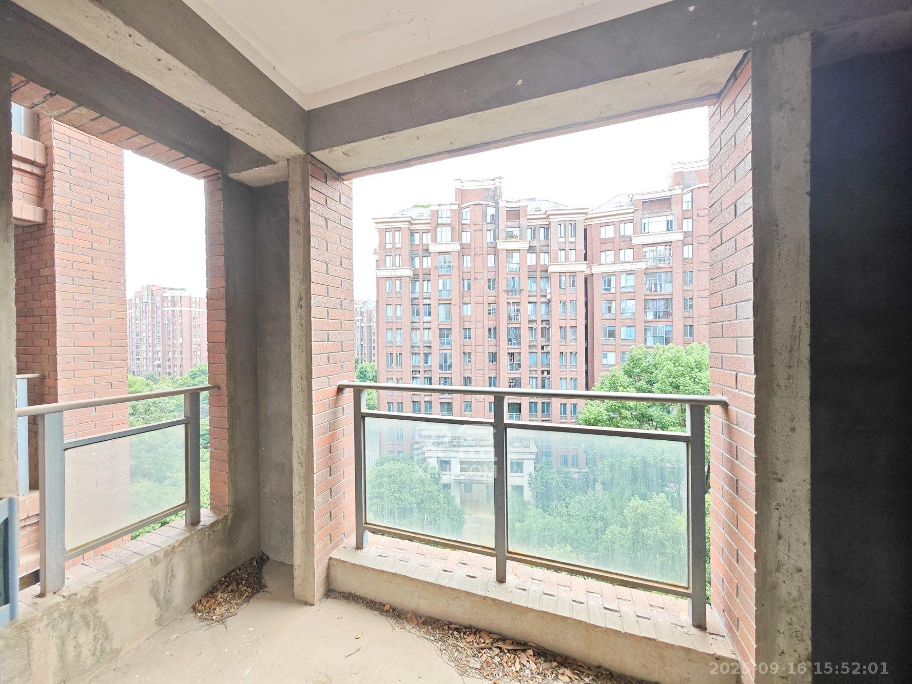 梦网景园  3室2厅2卫    1600.0元/月室内图