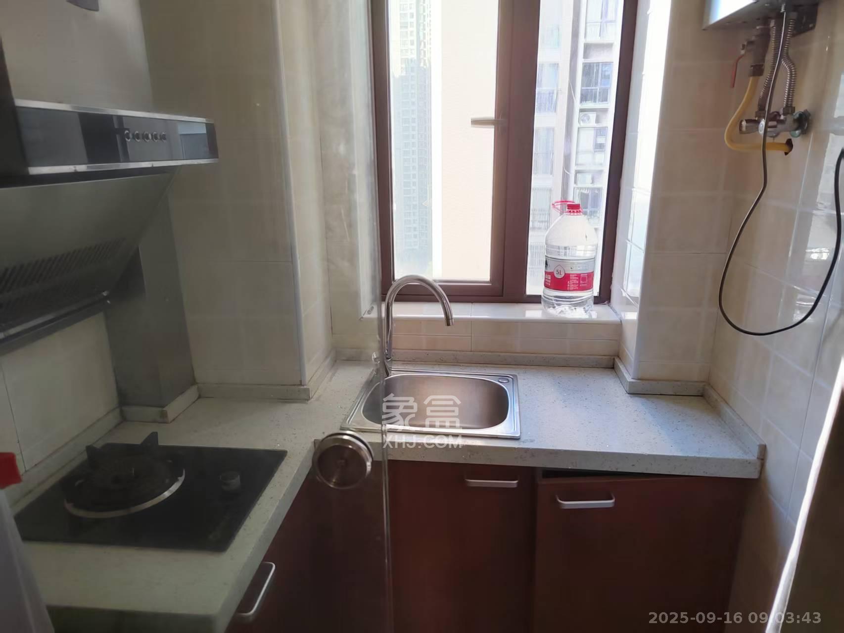 水岸世景  1室1厅1卫    1000.0元/月室内图