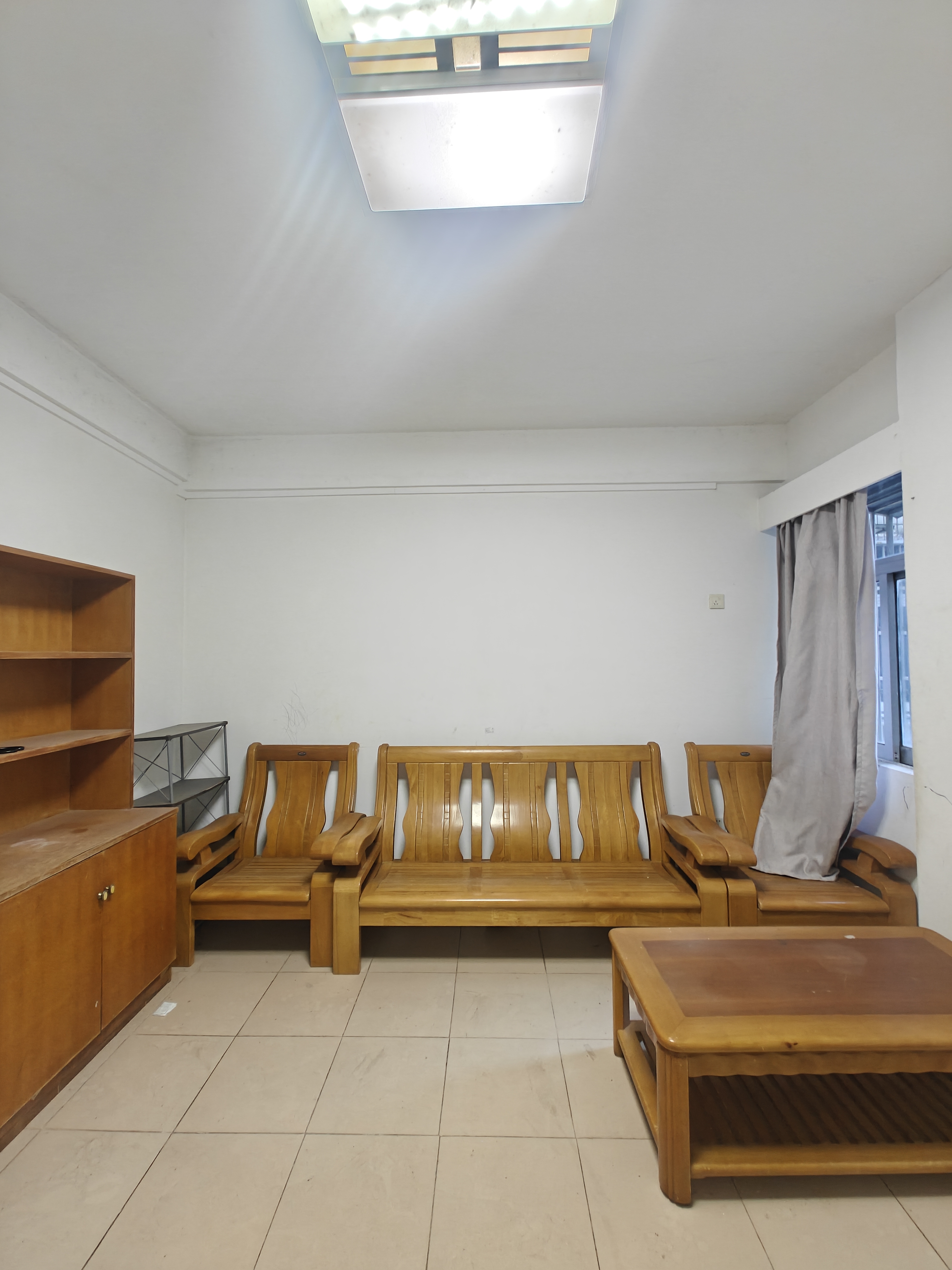 高速路小区 2室2厅1卫 2000.0元/月 高速路小区 2室2厅1卫 2000.0元/月室内图