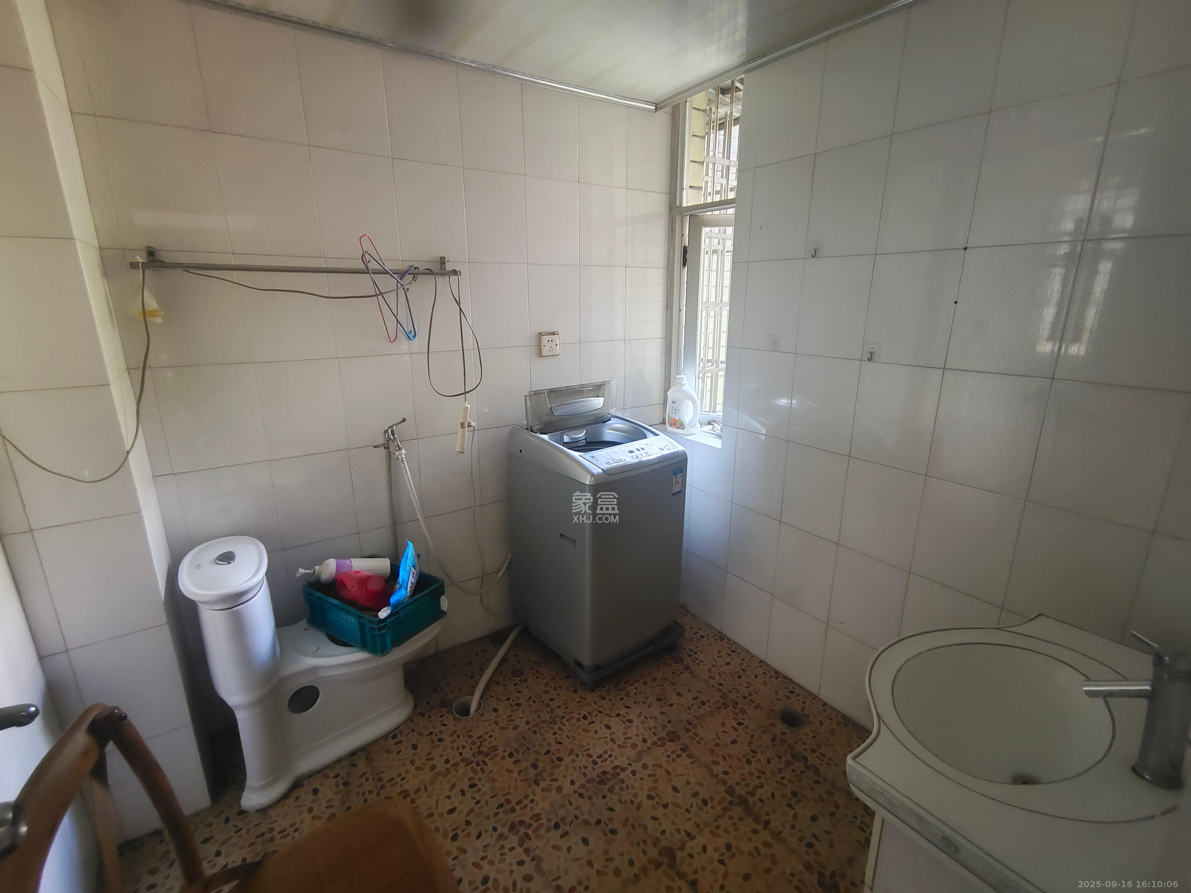 金峰小区北院（七里营社区）  3室2厅2卫    2000.0元/月室内图