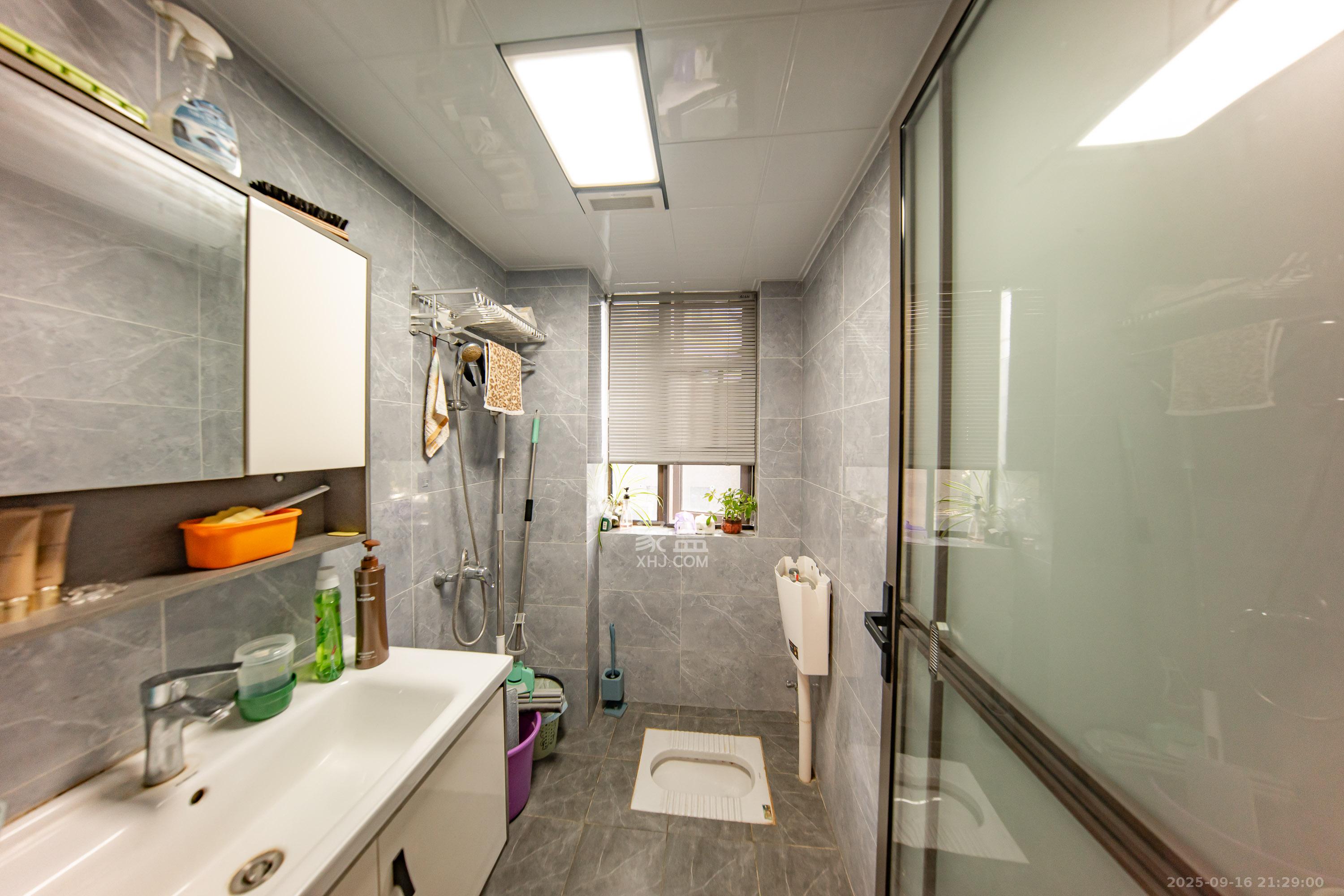 惟泽园  3室2厅2卫    85.0万卫生间