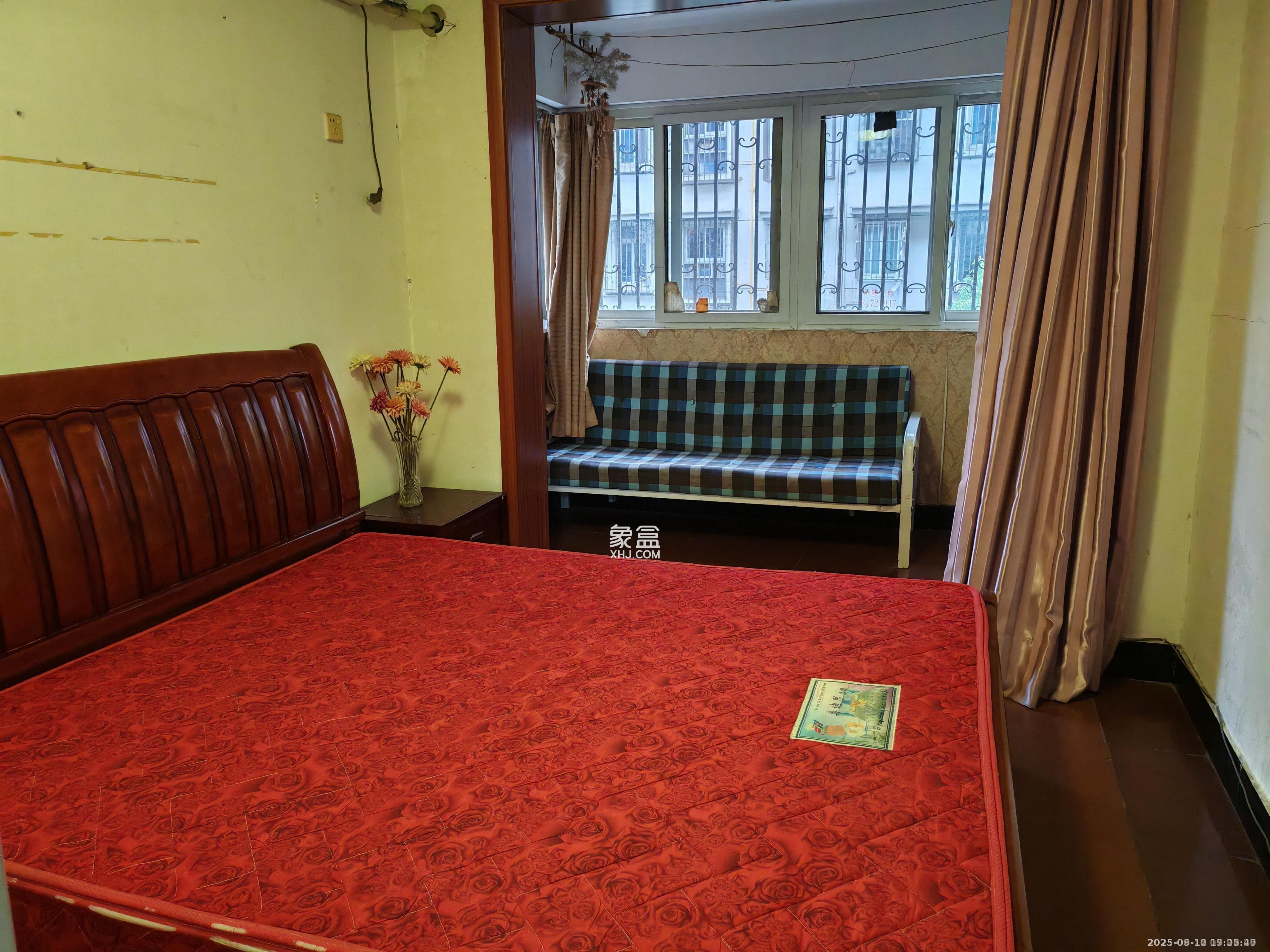 芙蓉区教师村 3室2厅1卫 1800.0元/月 芙蓉区教师村 3室2厅1卫 1800.0元/月室内图