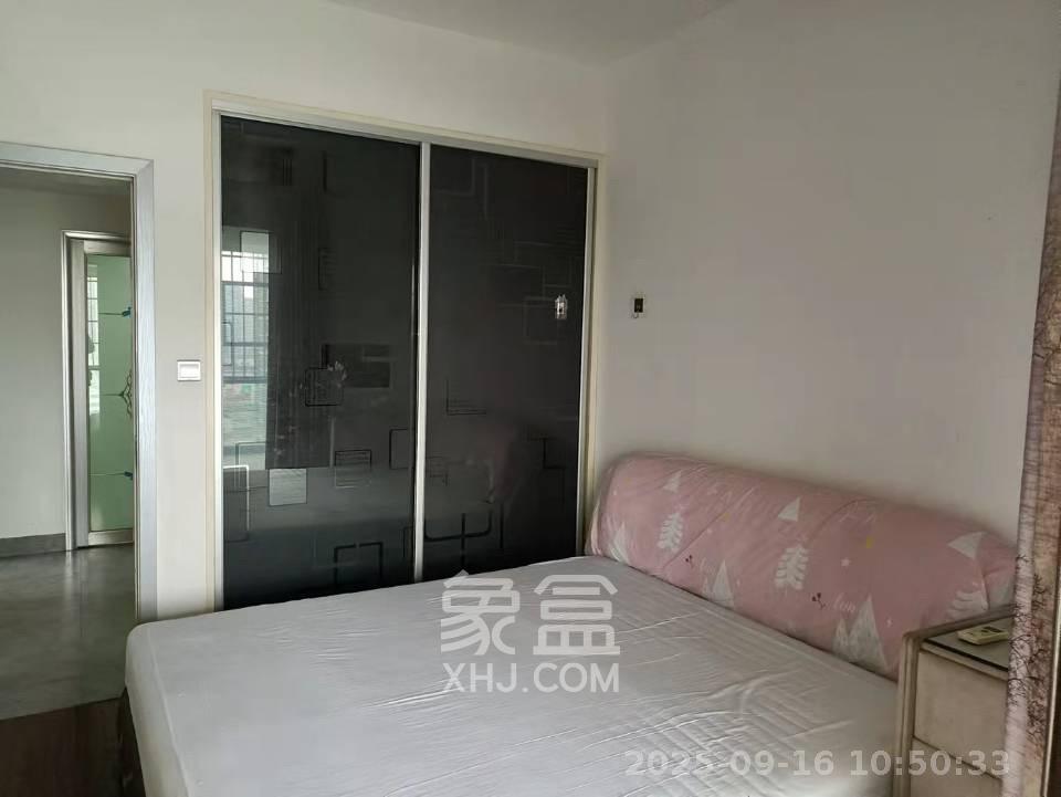 岳泰理想城 3室2厅1卫 3200.0元/月 岳泰理想城 3室2厅1卫 3200.0元/月室内图