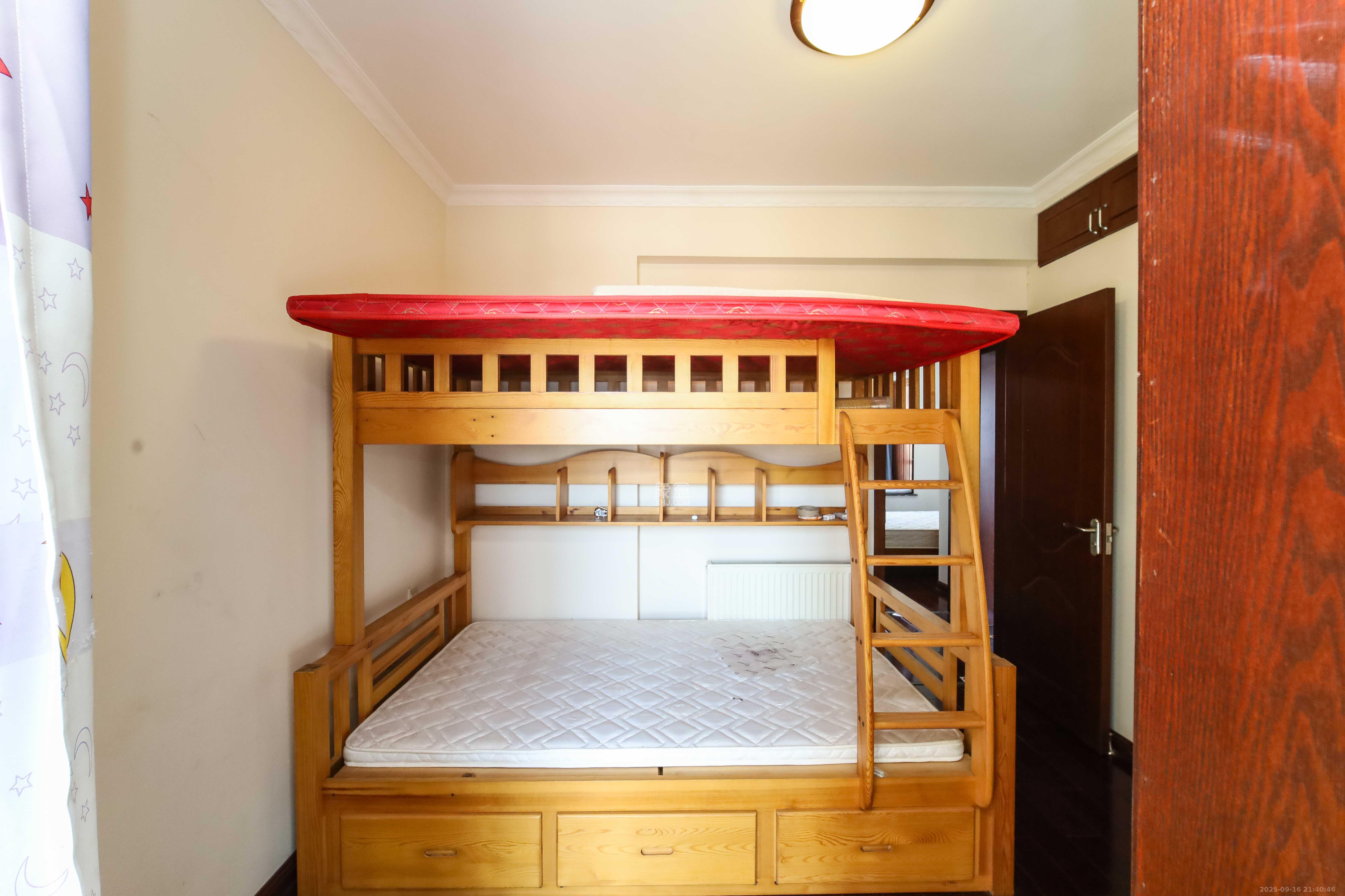 百纳广场（百纳公寓）  3室2厅2卫    122.0万卧室