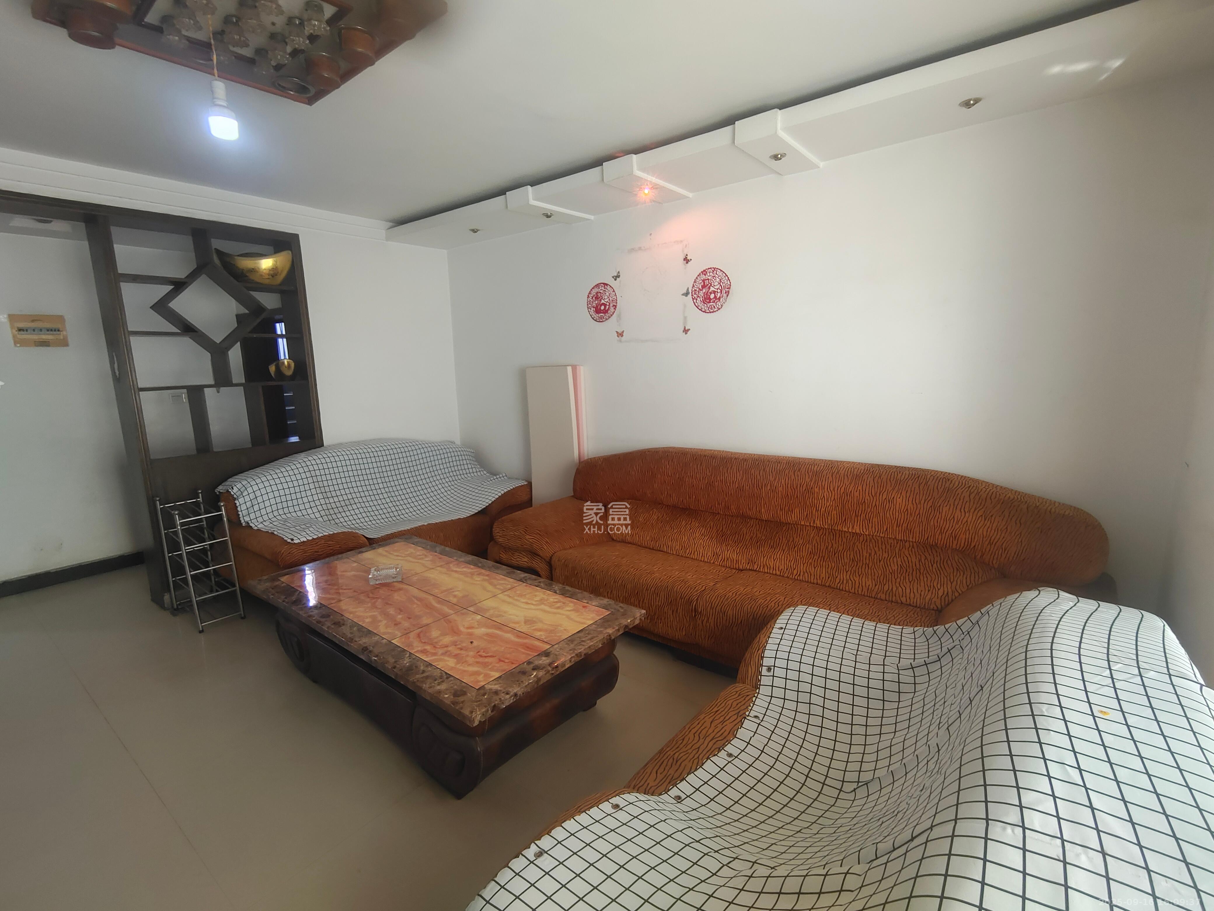 金峰小区北院(七里营社区) 3室2厅2卫 2000.0元/月 金峰小区北院(七里营社区) 3室2厅2卫 2000.0元/月室内图