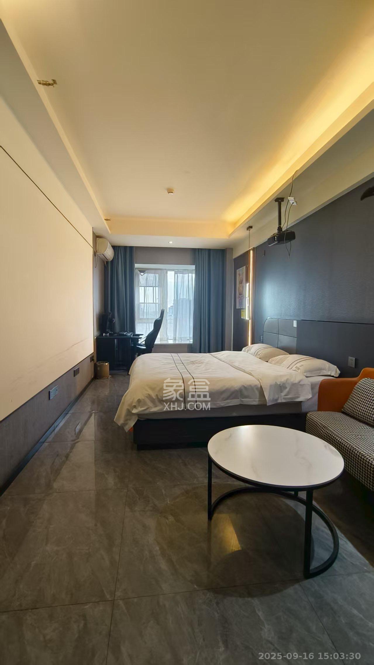 保利香槟国际  1室1厅1卫    1400.0元/月室内图