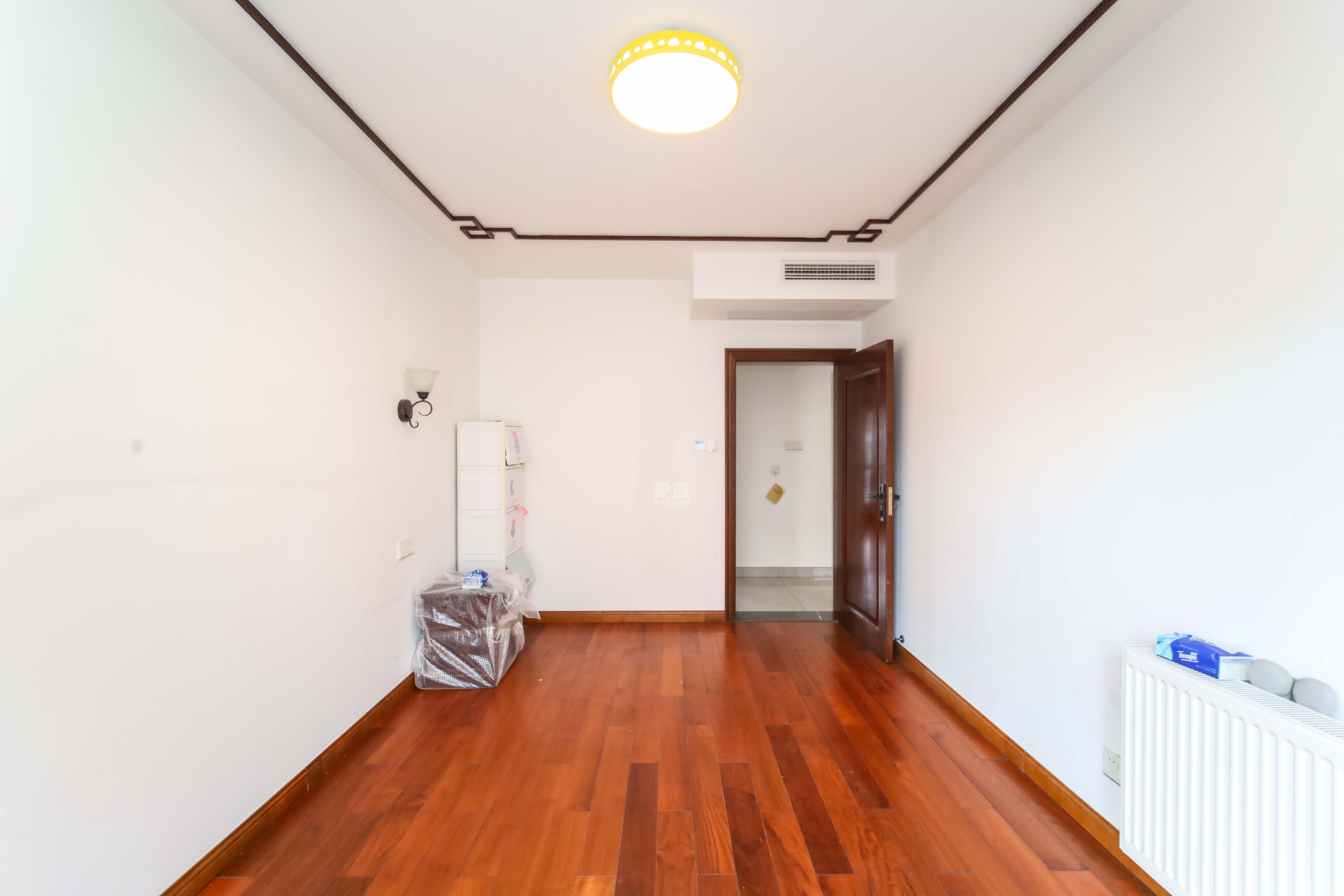 西子花苑 4室2厅2卫 180.0万 西子花苑 4室2厅2卫 180.0万卧室