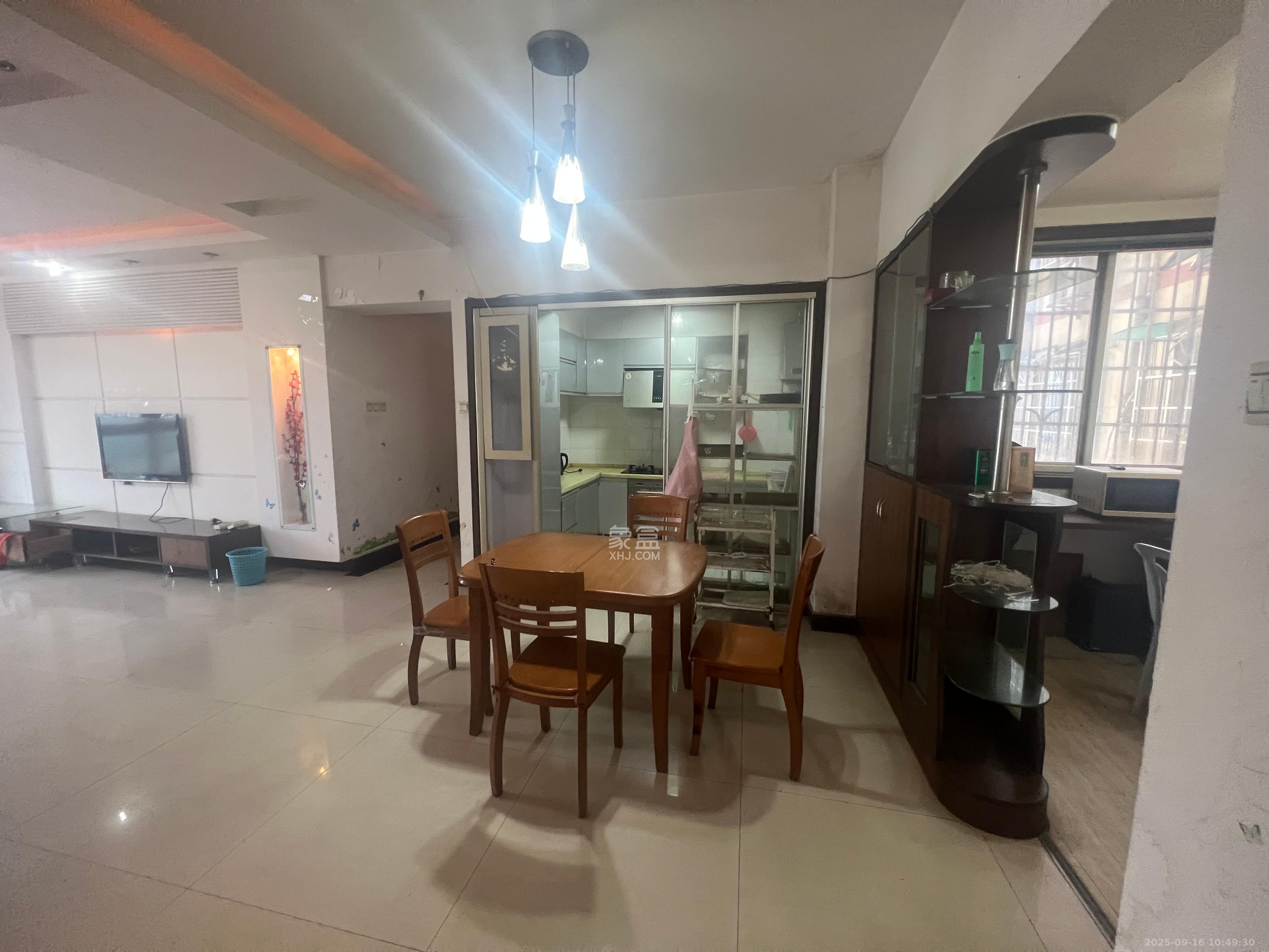 开源鑫阁  3室2厅1卫    2000.0元/月室内图