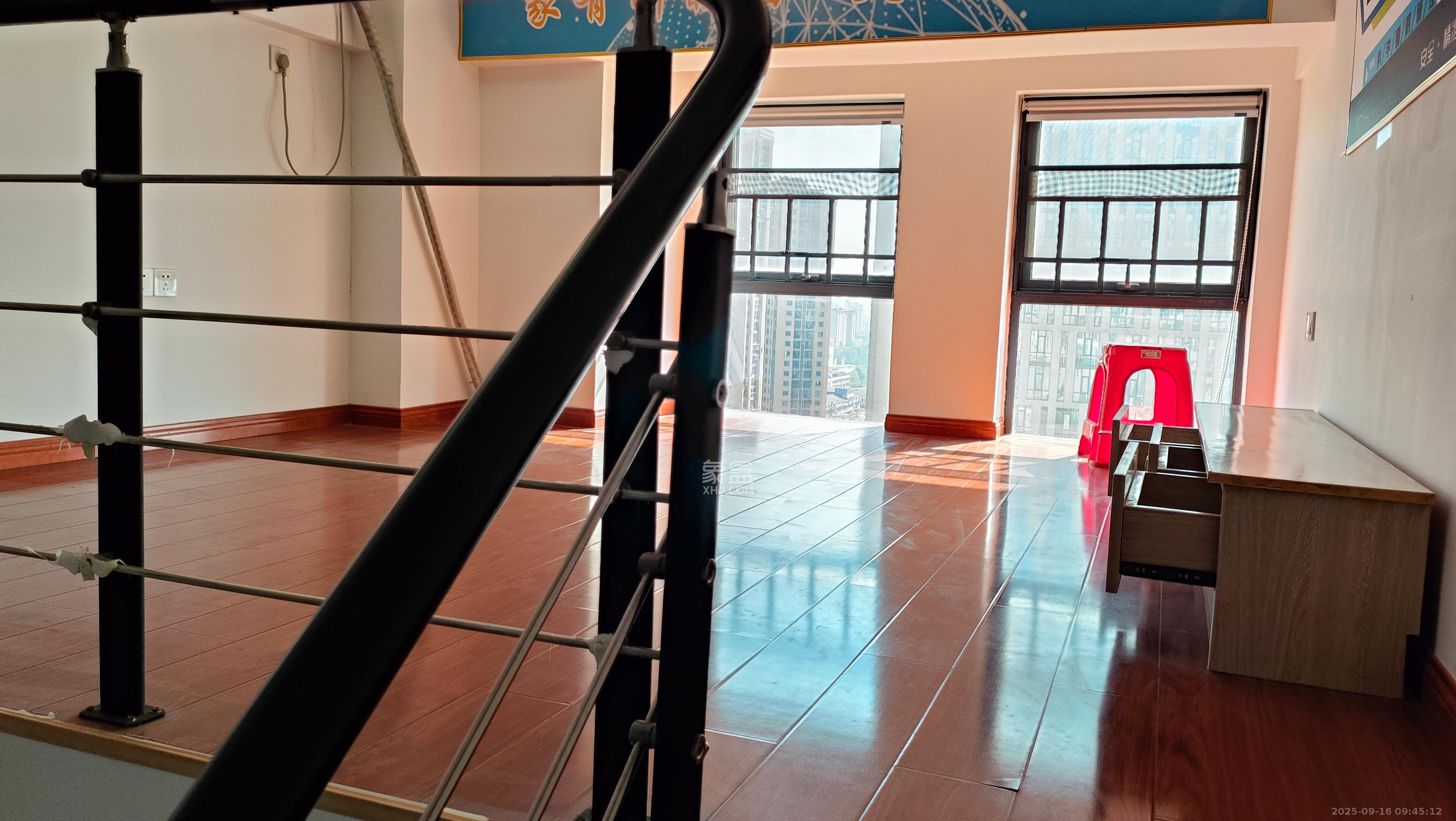 华润置地广场二期  1室1厅1卫    1600.0元/月室内图