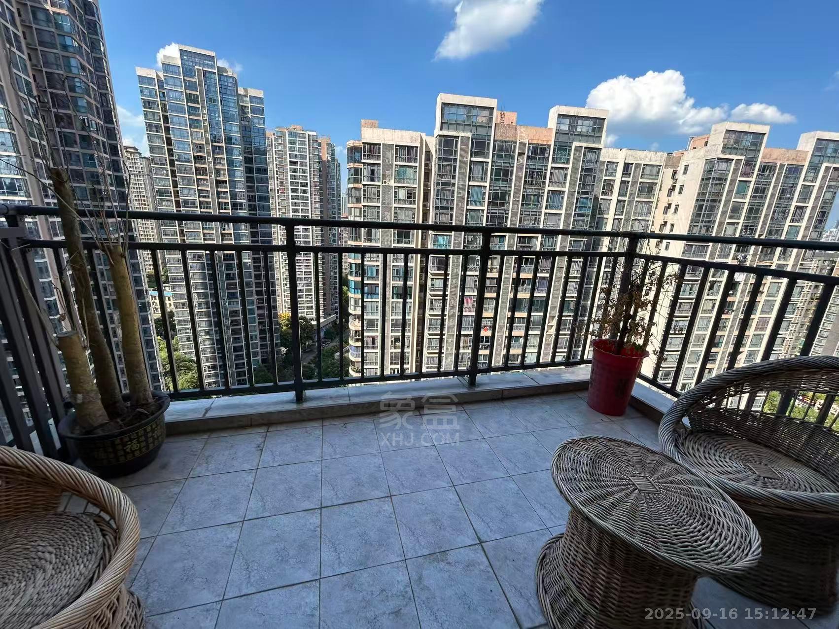 庐山春天早安华晨  3室2厅2卫    2000.0元/月 庐山春天早安华晨  3室2厅2卫    2000.0元/月室内图