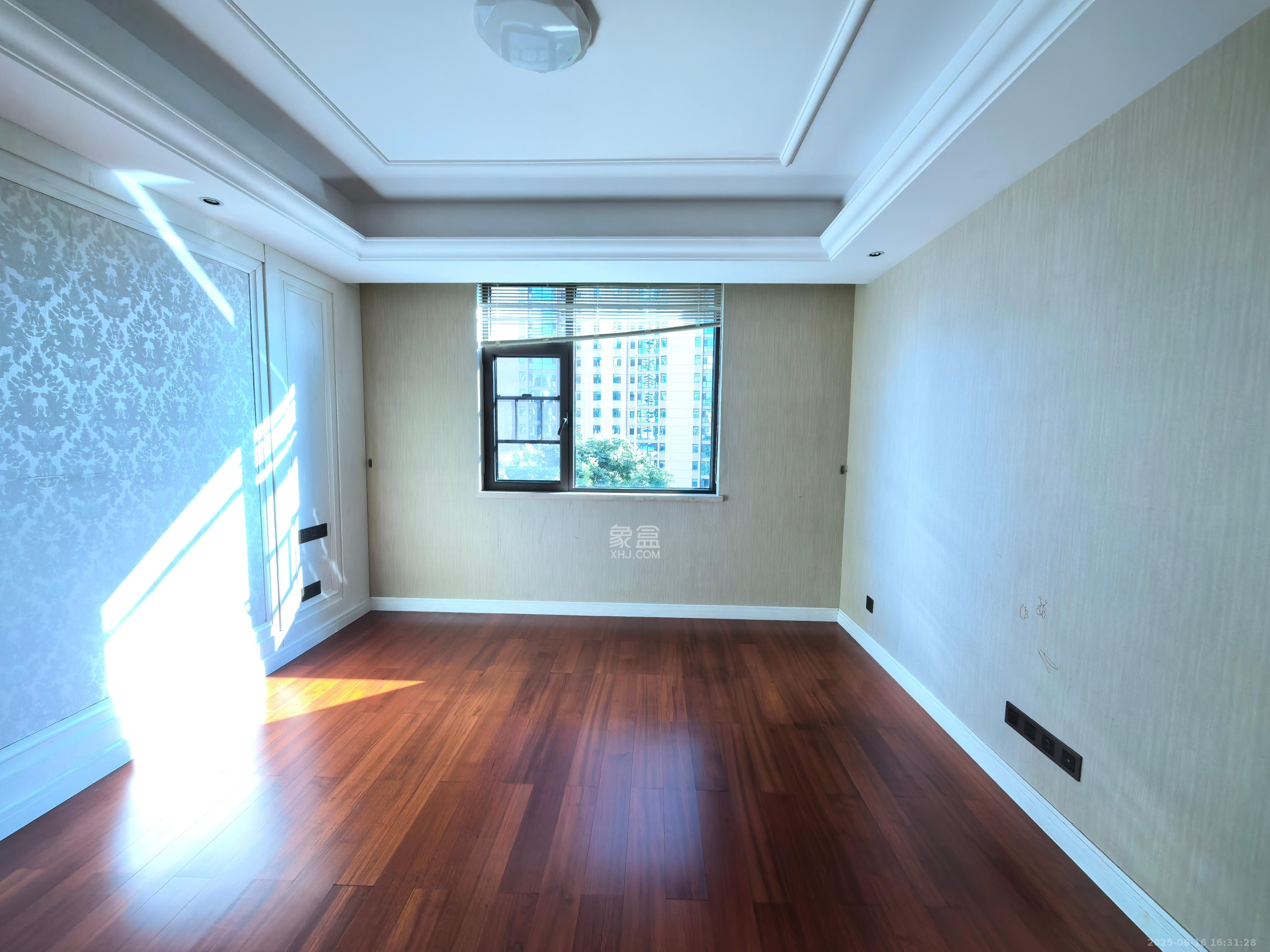 运达中央广场一、二期 3室2厅2卫 10000.0元/月 运达中央广场一、二期 3室2厅2卫 10000.0元/月室内图