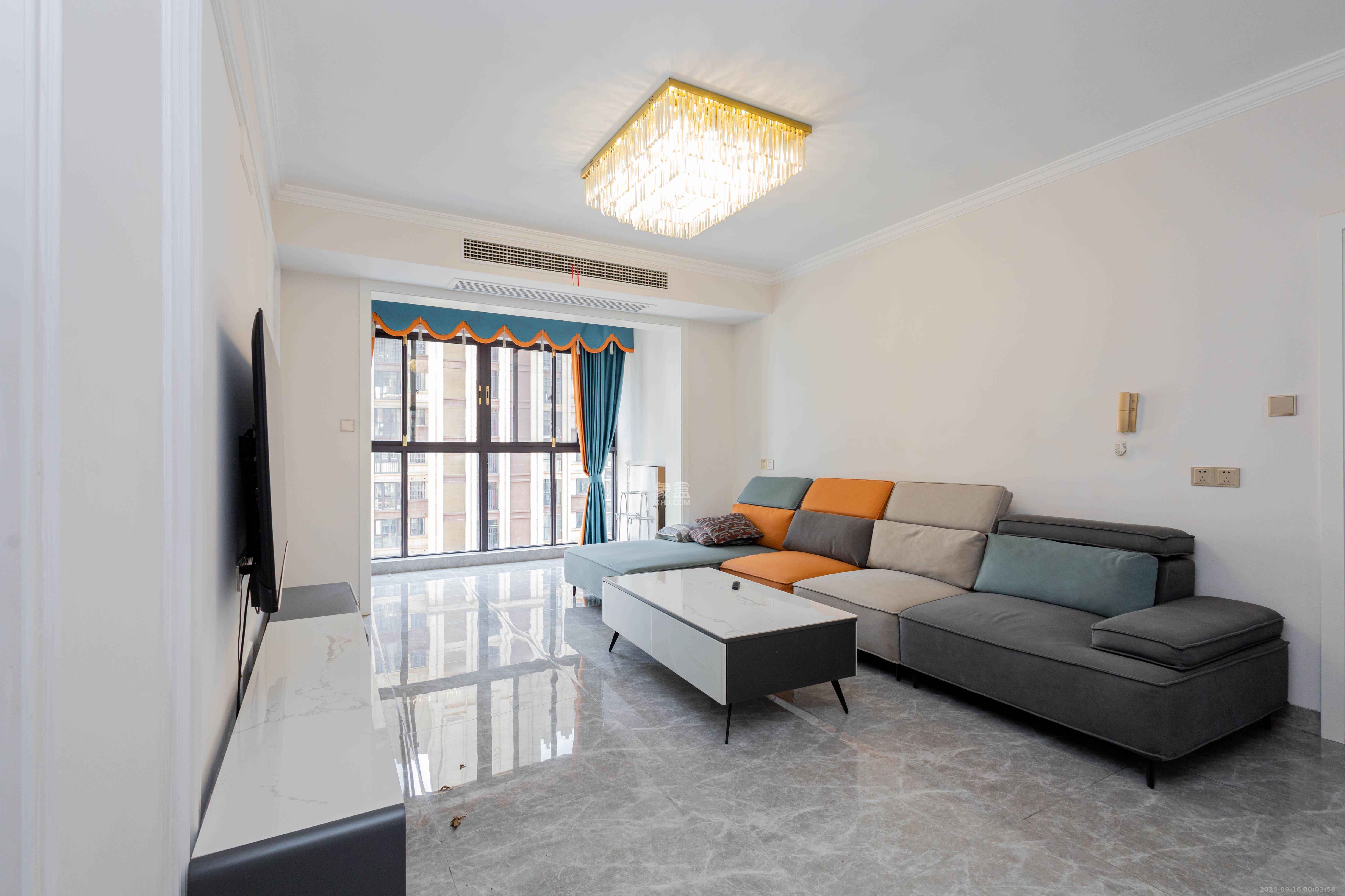 东方美地  4室2厅2卫    109.5万客厅