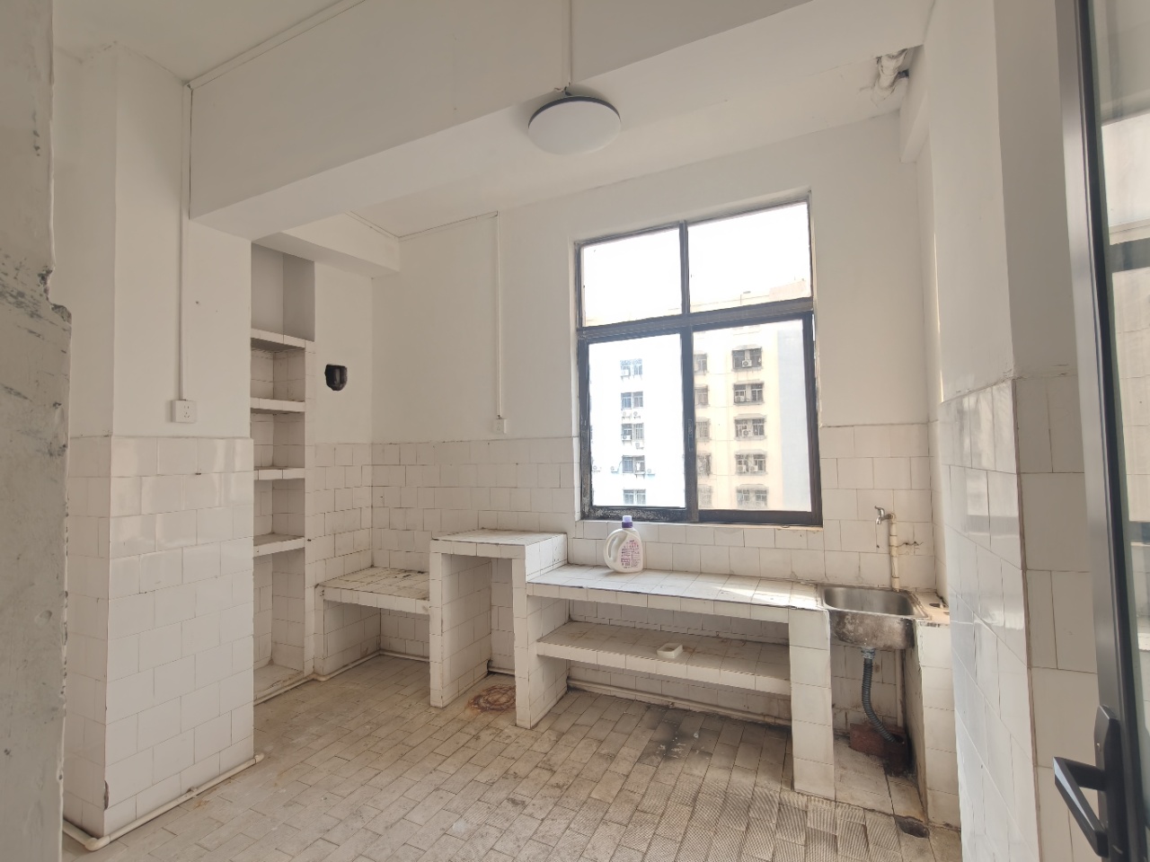 华达大厦  5室2厅2卫    3000.0元/月 华达大厦  5室2厅2卫    3000.0元/月室内图