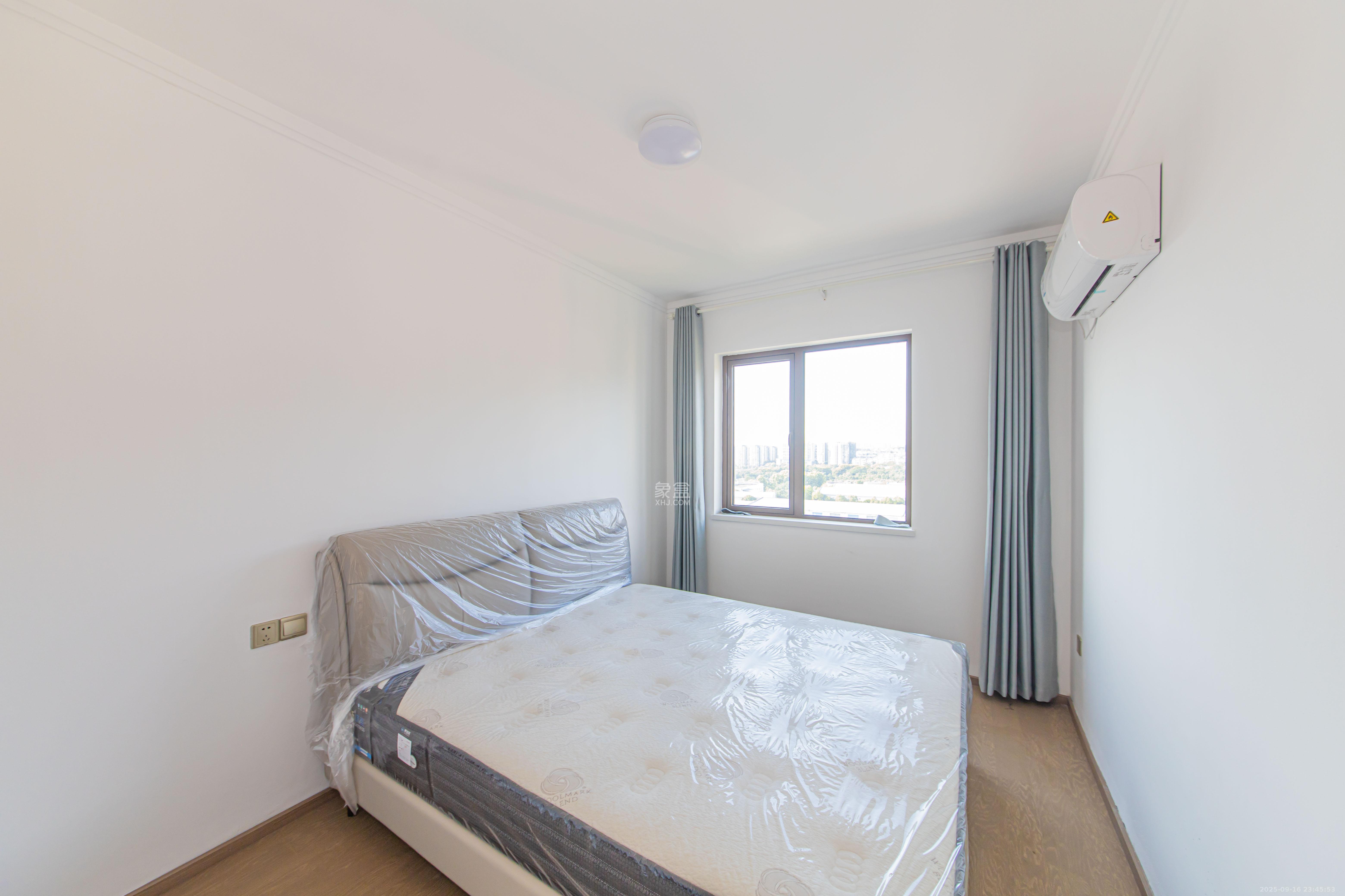 大唐印象三期御玺  4室2厅2卫    130.0万卧室