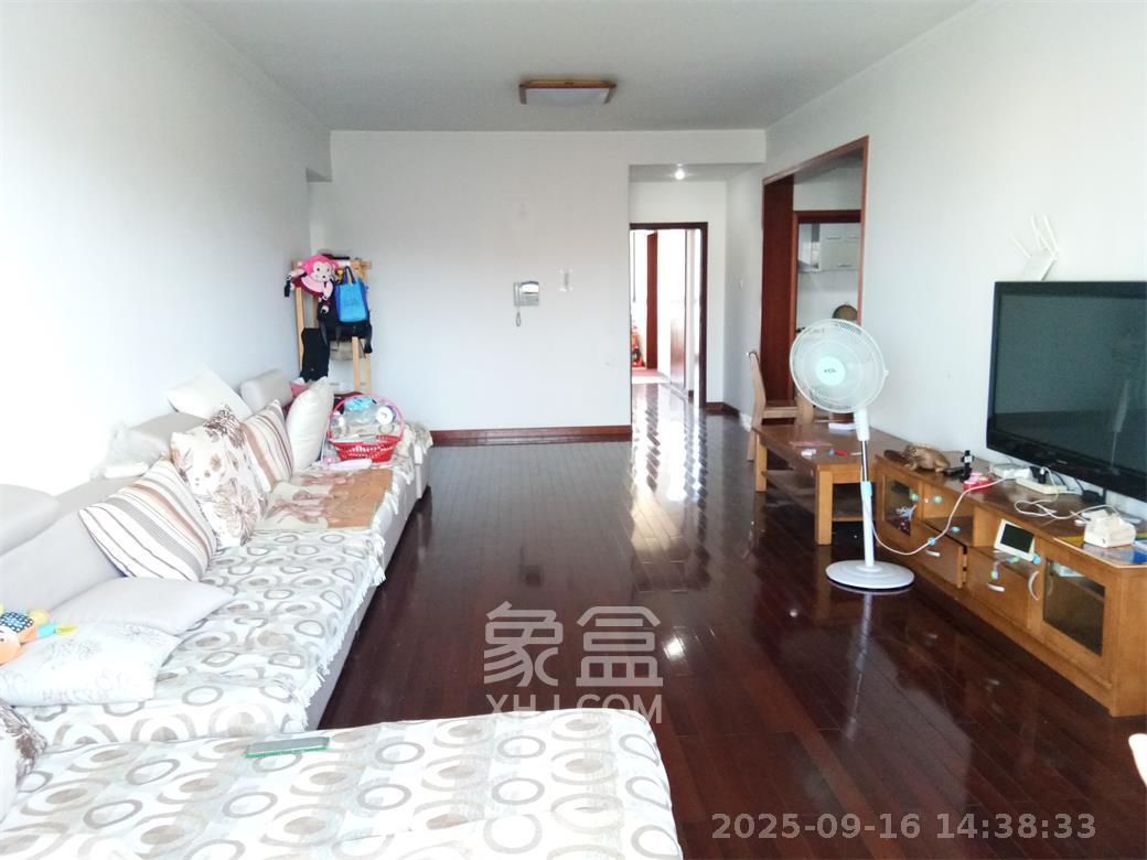 阳光100二期 3室2厅2卫 2600.0元/月 阳光100二期 3室2厅2卫 2600.0元/月室内图