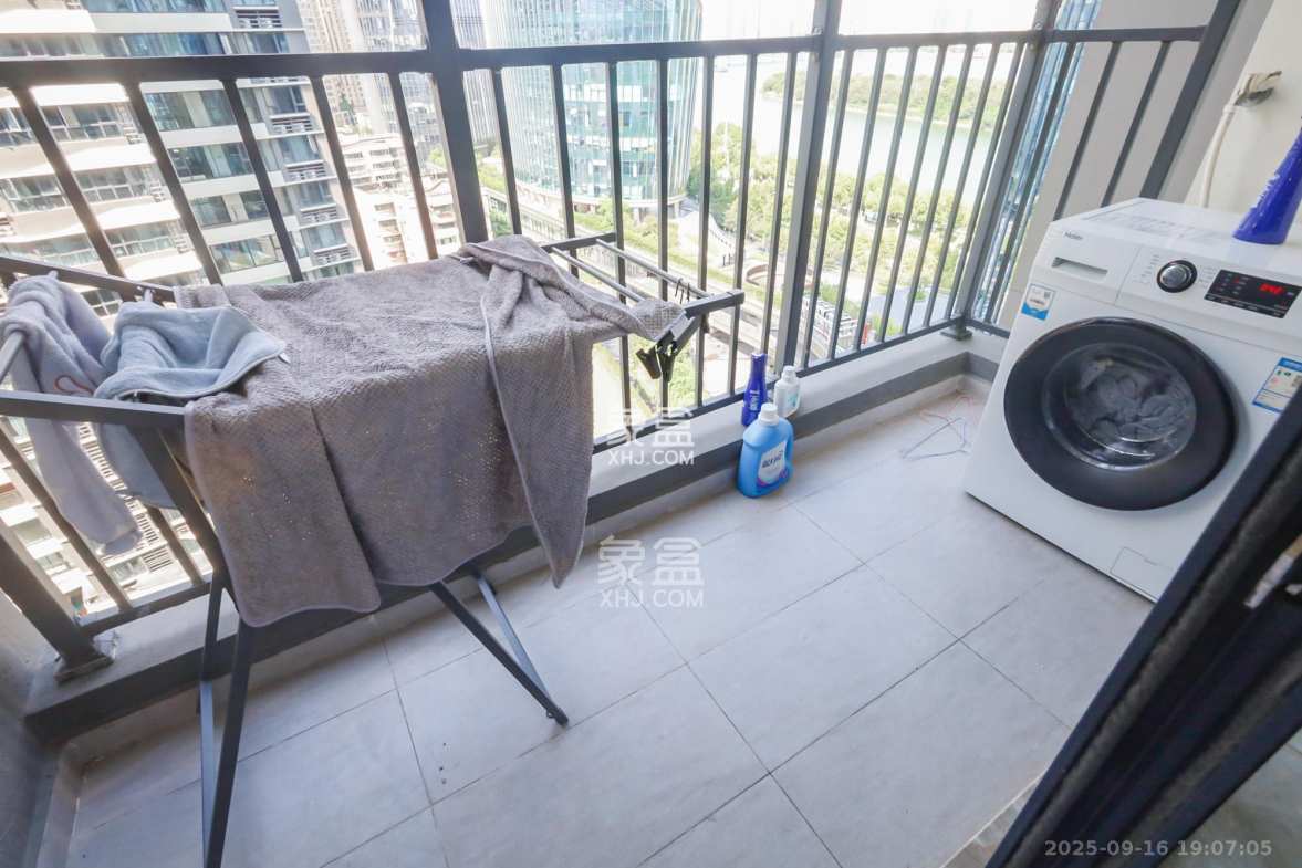 滨江府1913 4室2厅2卫 248.0万 滨江府1913 4室2厅2卫 248.0万阳台