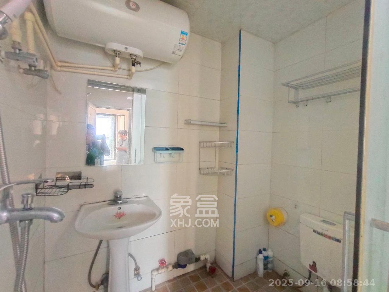 达美D6区  1室1厅1卫   1400.00元/月室内图