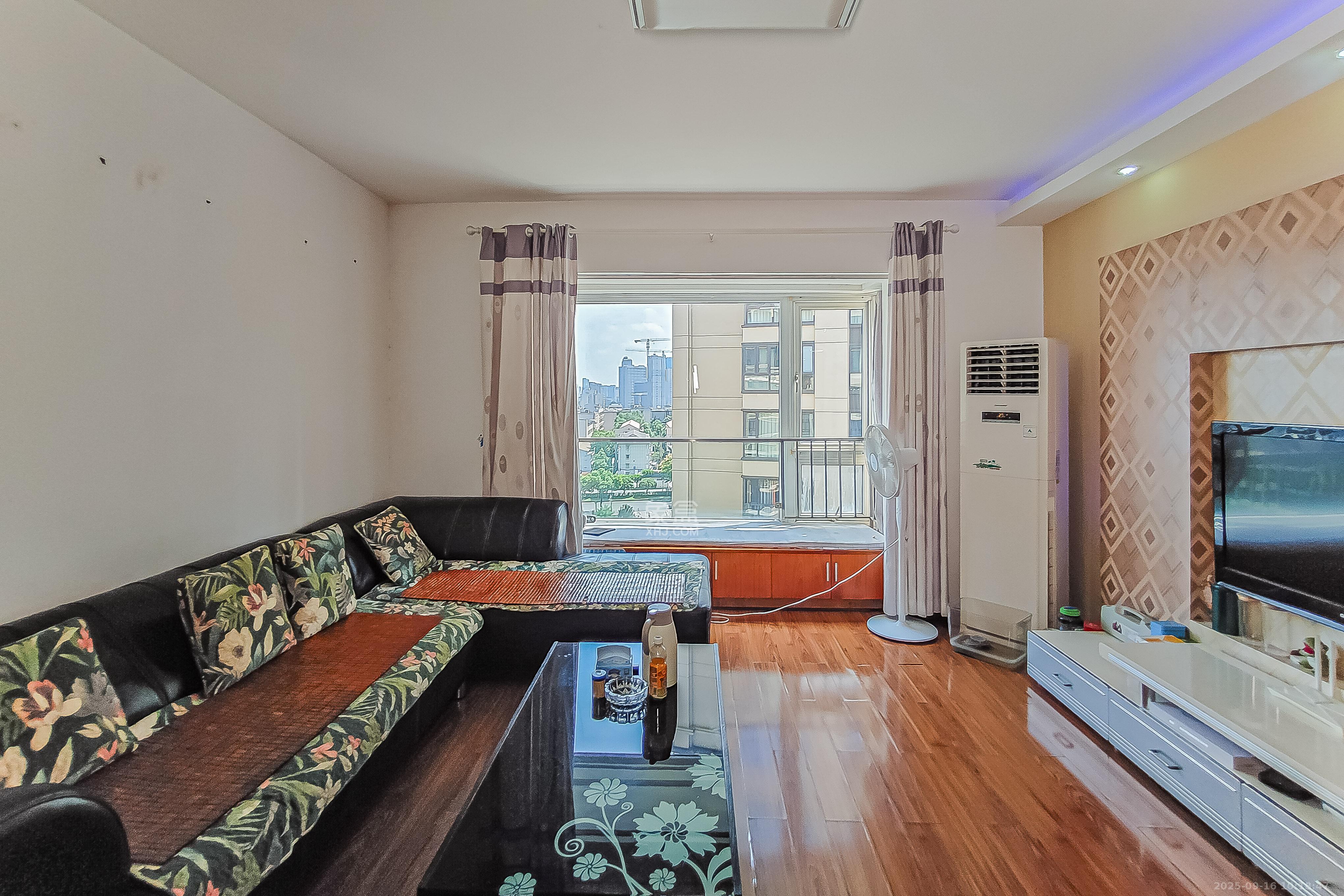 三重星都心 2室2厅1卫 110.0万 三重星都心 2室2厅1卫 110.0万客厅